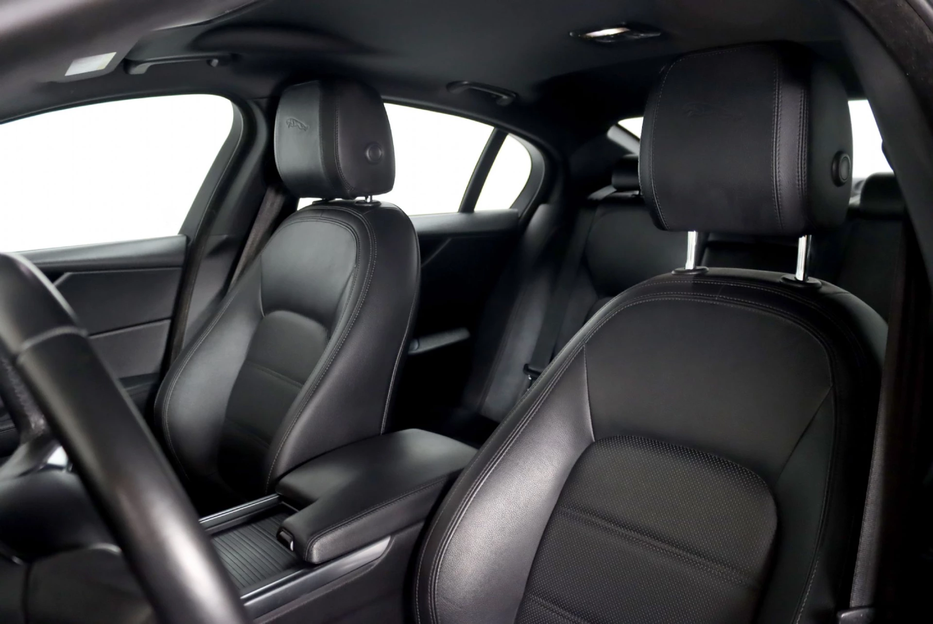 Jaguar XE D180 Aut. R-Dynamic S 29