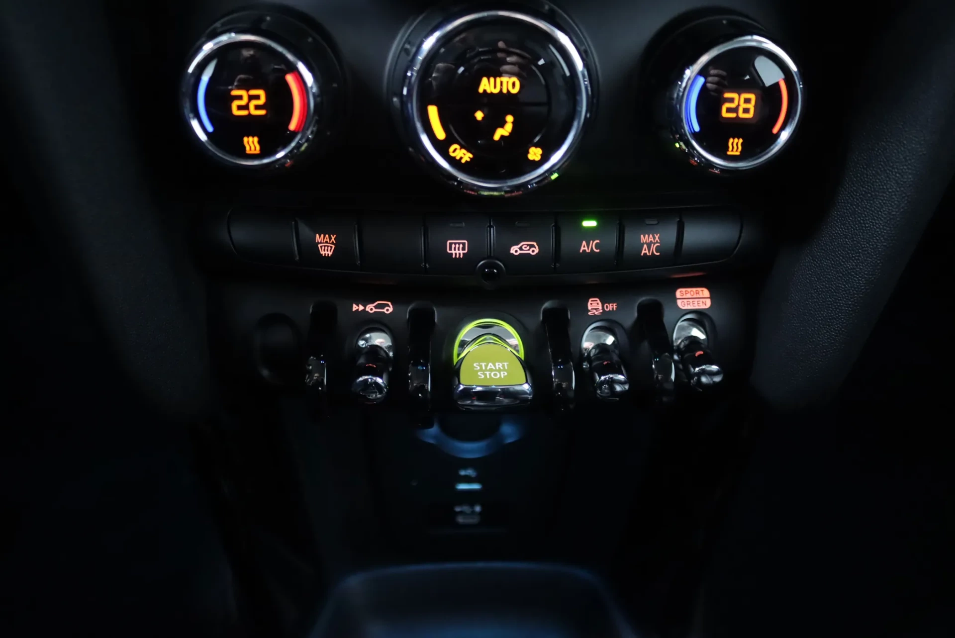 MINI 3 Portas Cooper SE 28