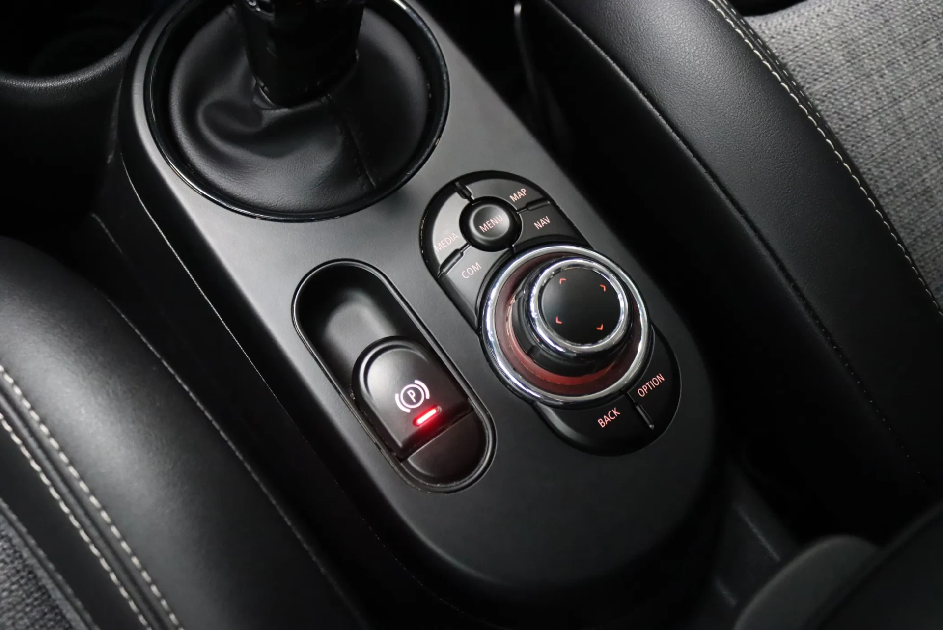 MINI 3 Portas Cooper SE 36