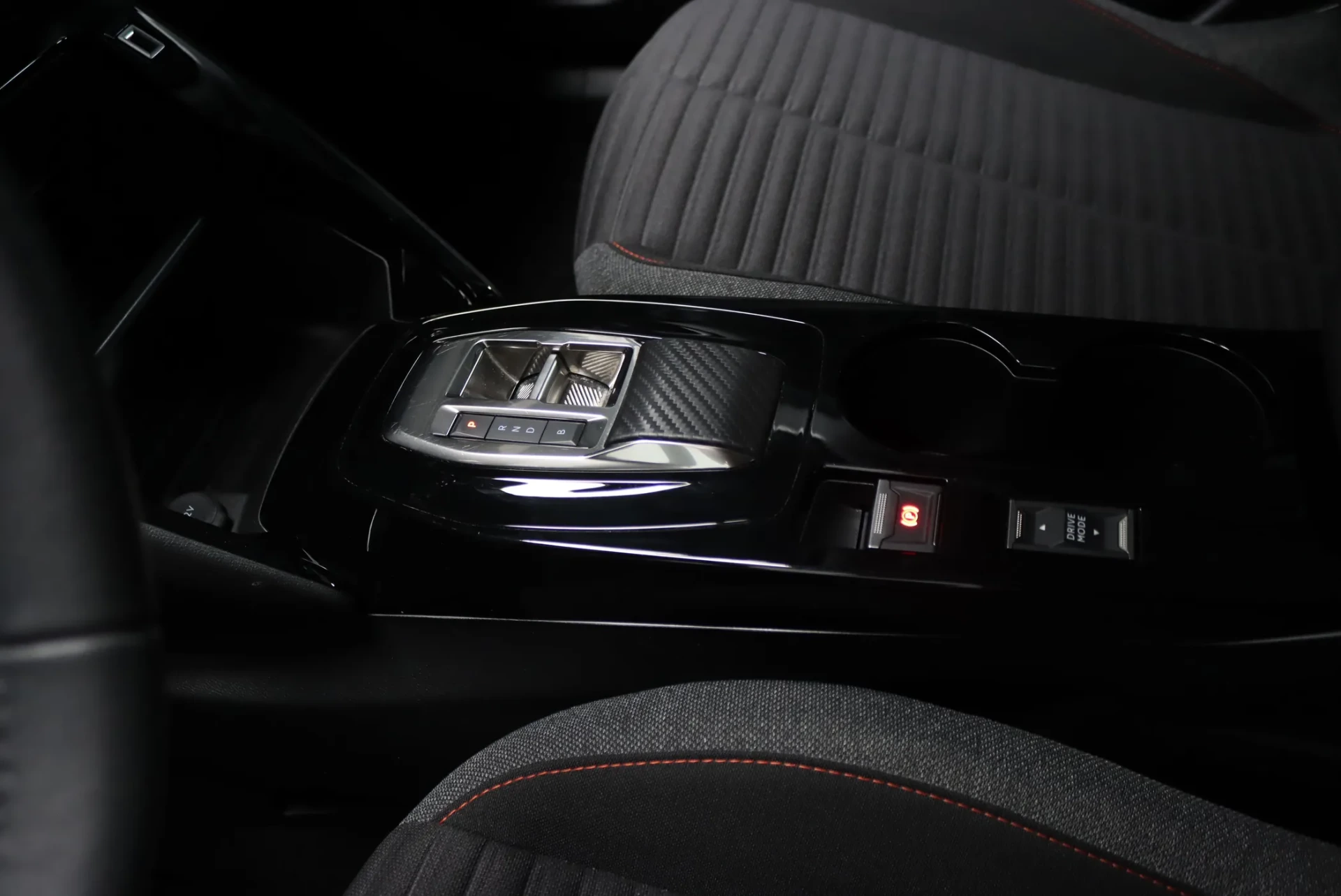 Peugeot e-2008 50 kWh Active 28