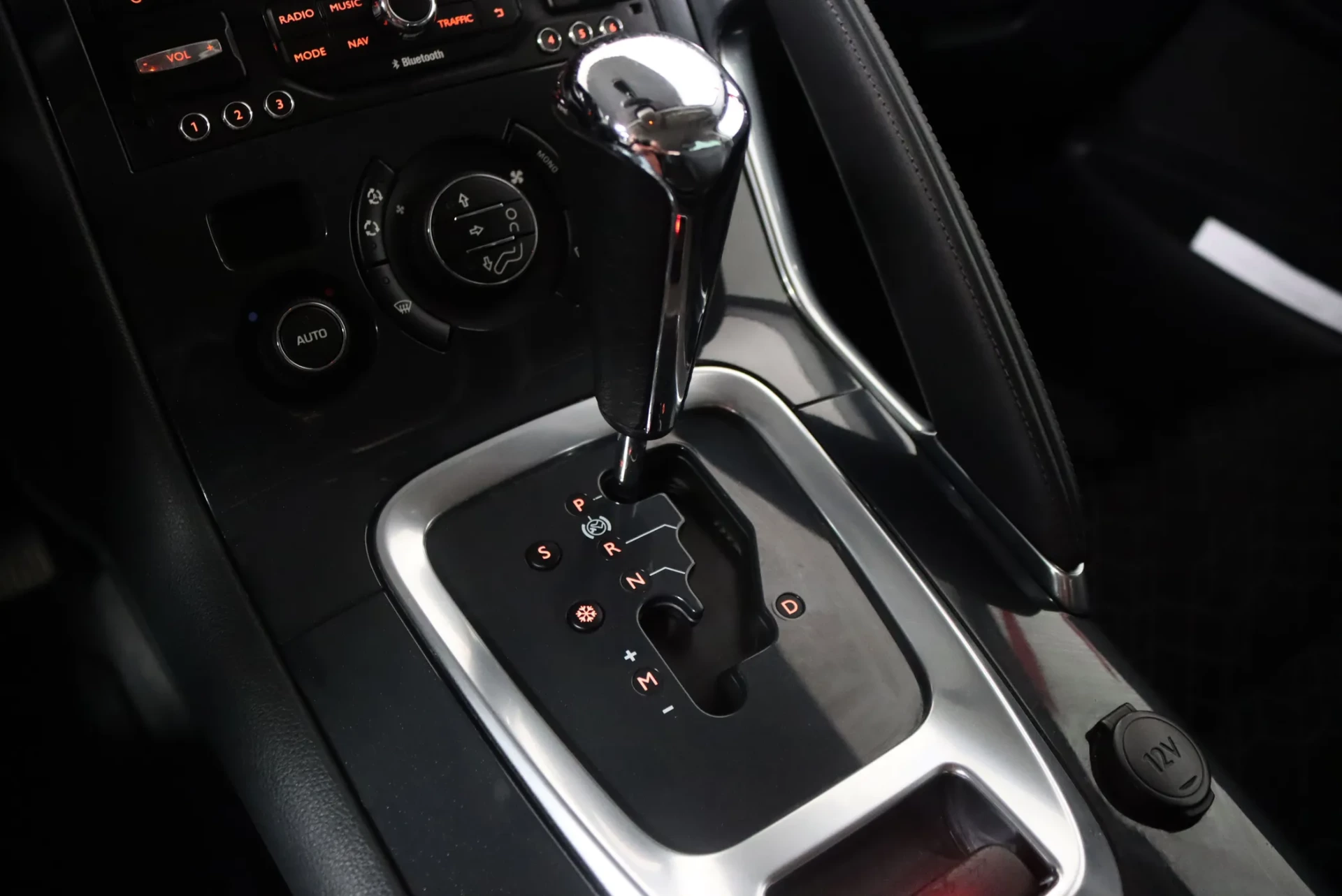 Peugeot 3008 1.6 BlueHDi Style EAT6 15