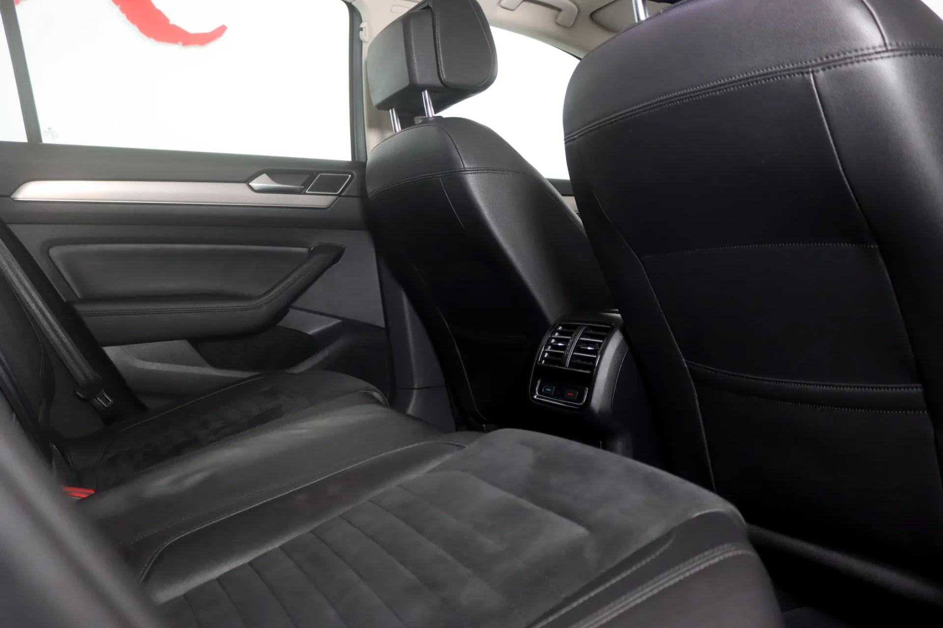 Volkswagen Passat 2.0 TDI Highline 11