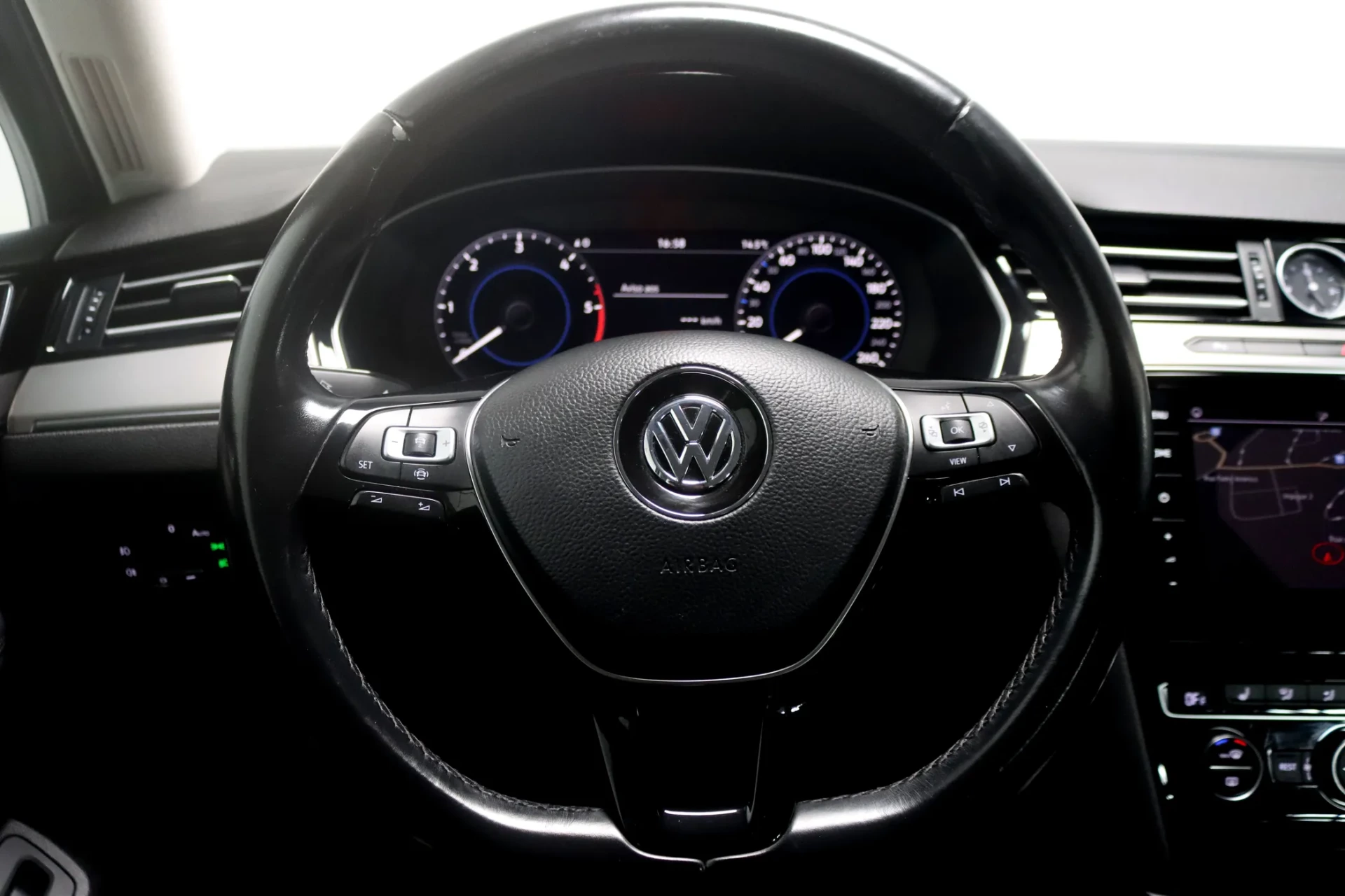 Volkswagen Passat 2.0 TDI Highline 14