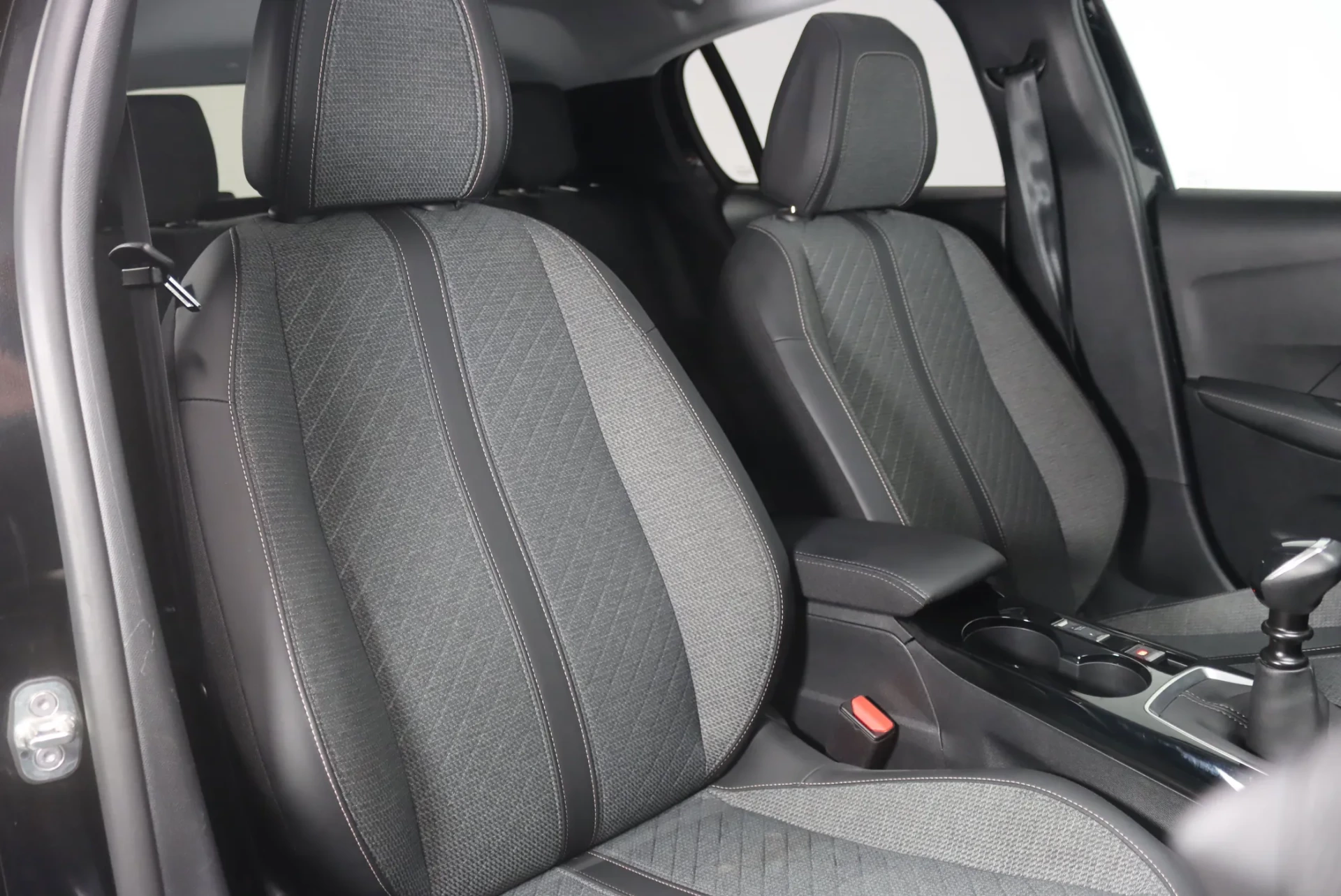 Peugeot 208 1.2 PureTech Allure 5