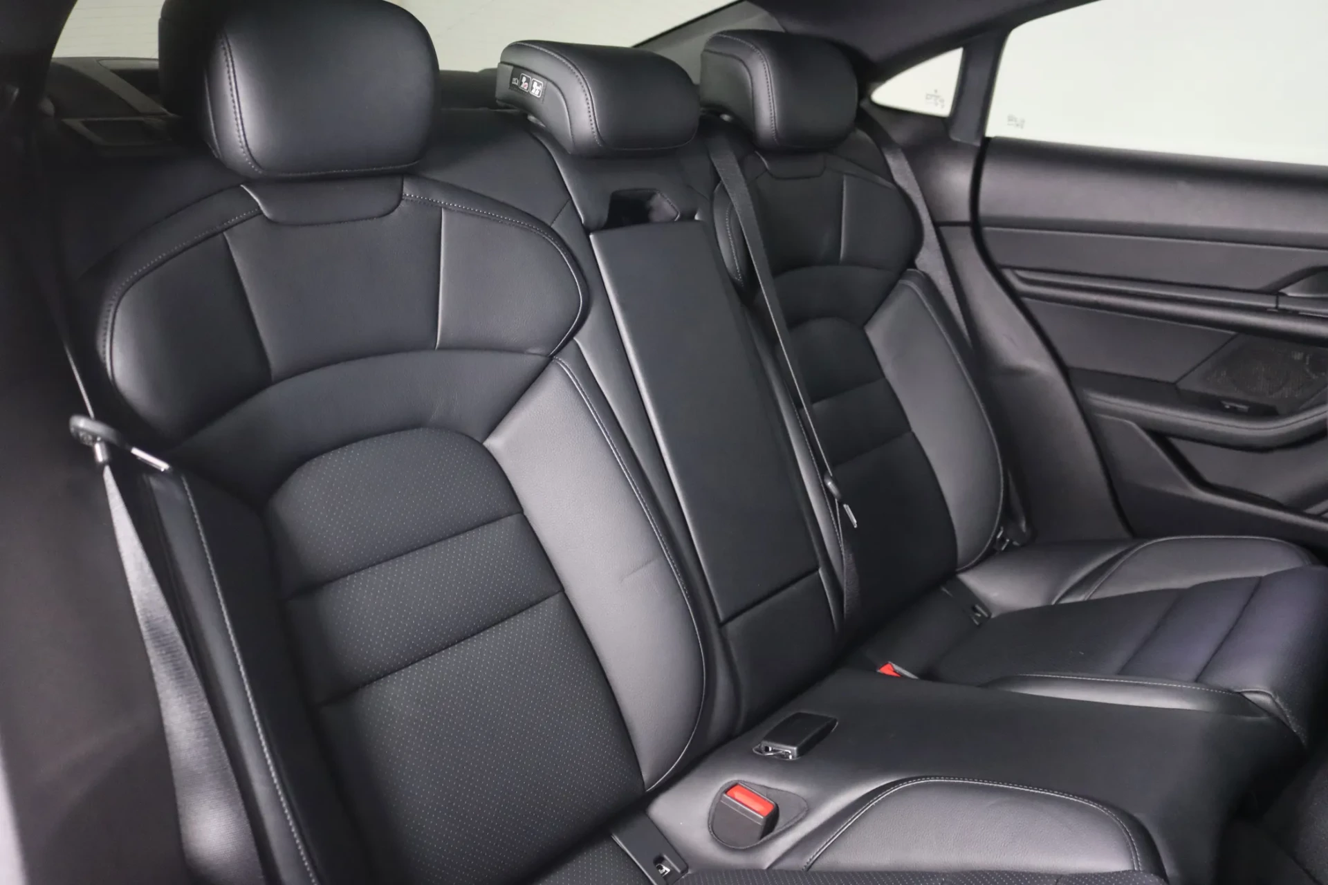 Porsche Taycan 4S 11