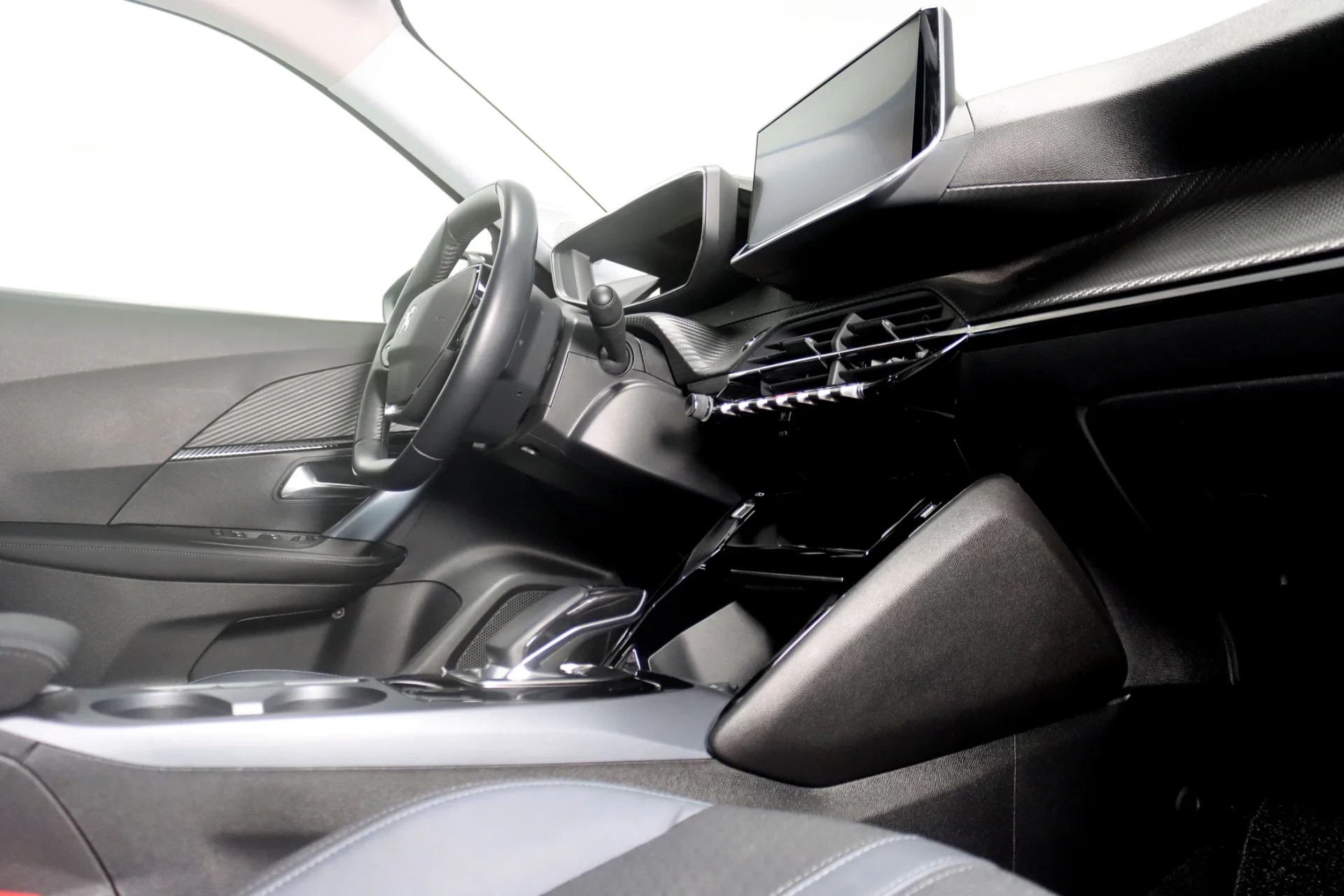 Peugeot e-2008 Allure 11