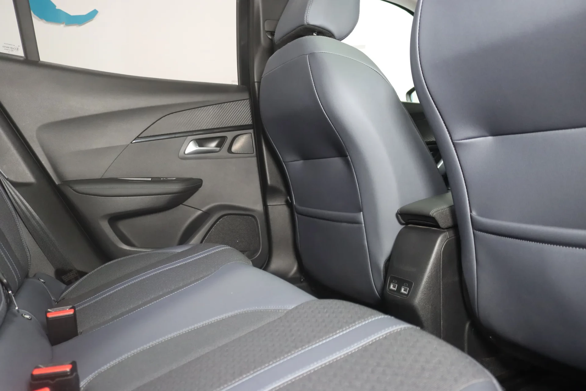 Peugeot e-2008 Allure 13