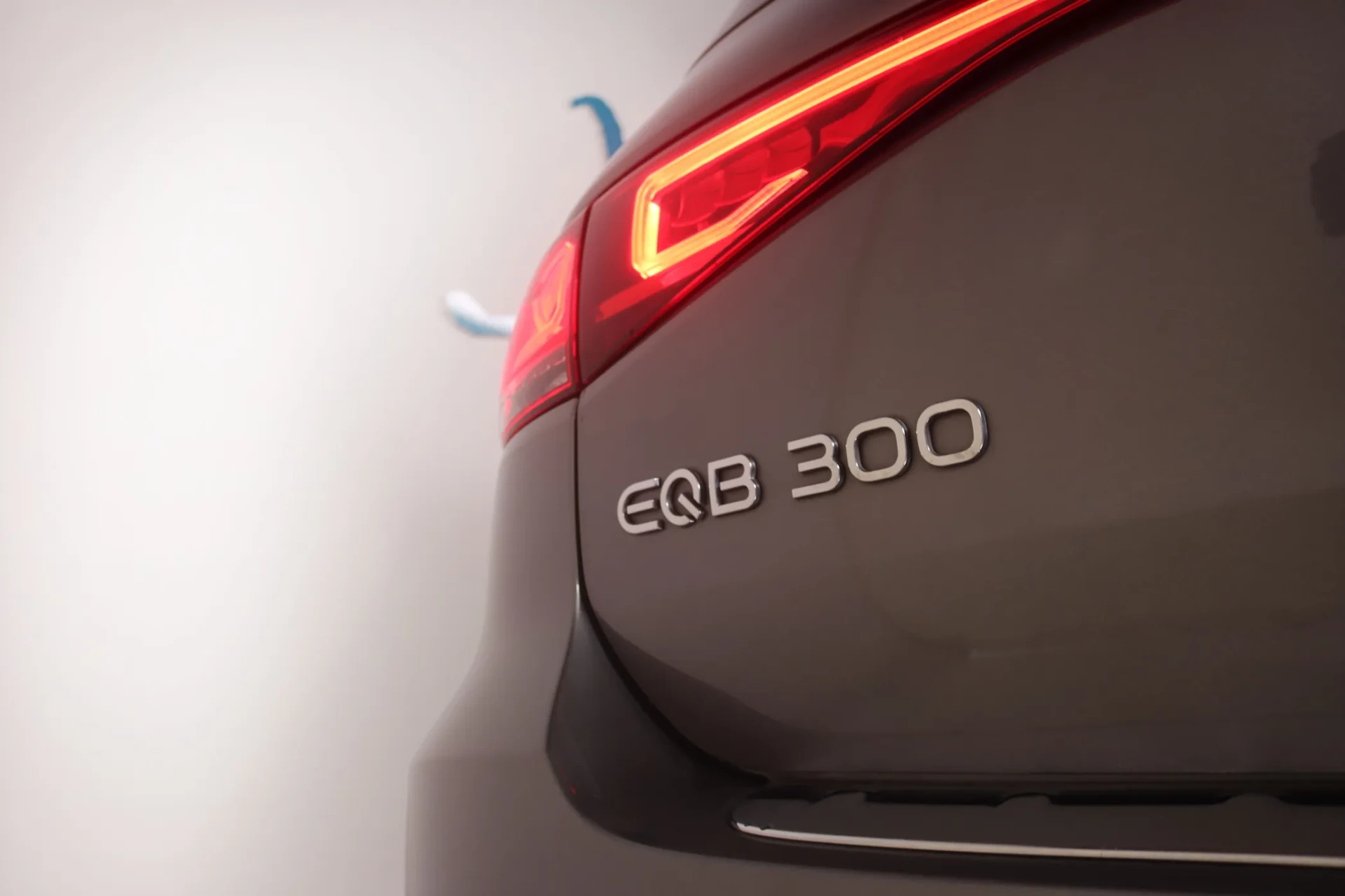 Mercedes-Benz EQB 300 4Matic 8