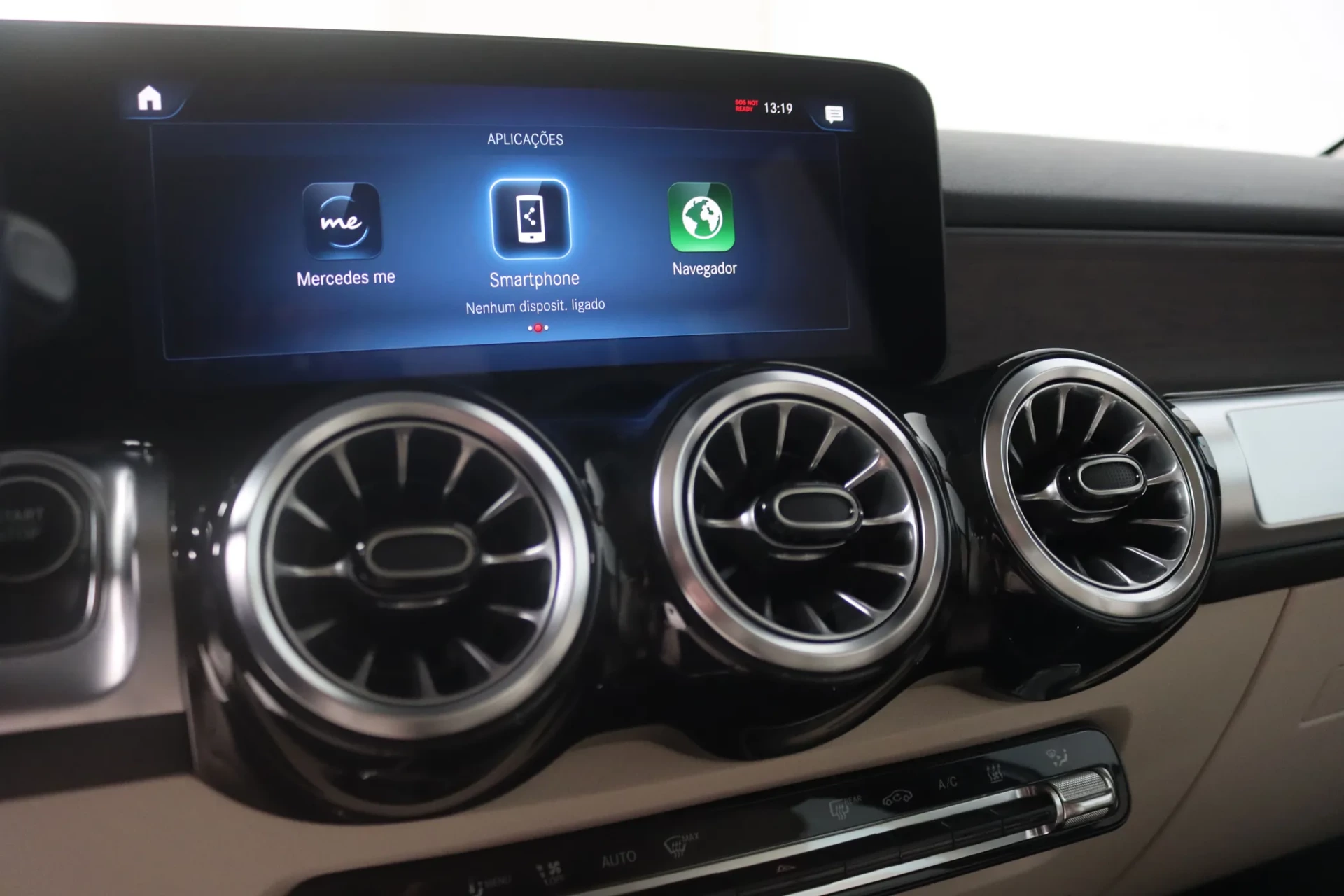 Mercedes-Benz EQB 300 4Matic 13