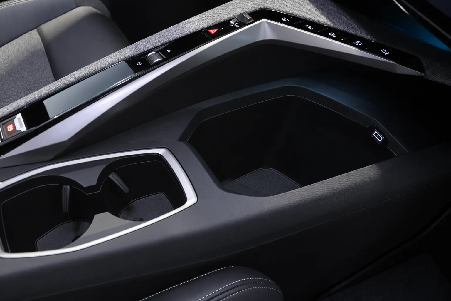 Peugeot E-5008 73 kWh GT 17