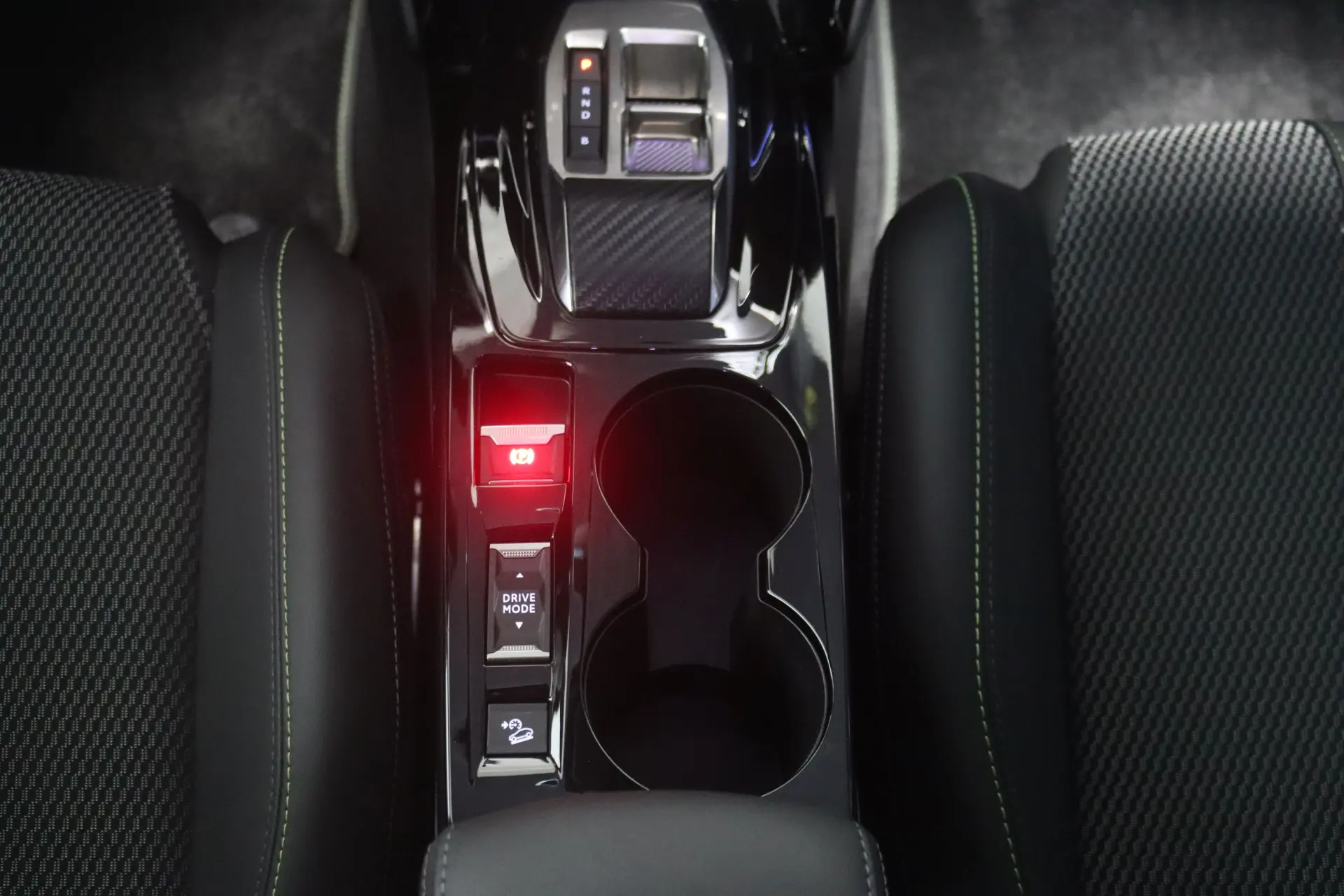 Peugeot e-2008 54 kWh GT 25