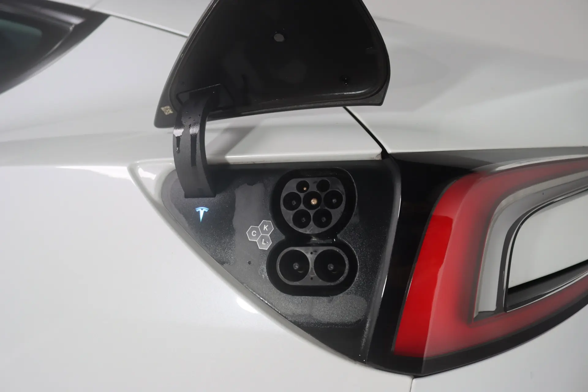 Tesla Model 3 Long Range AWD Dual Motor 24