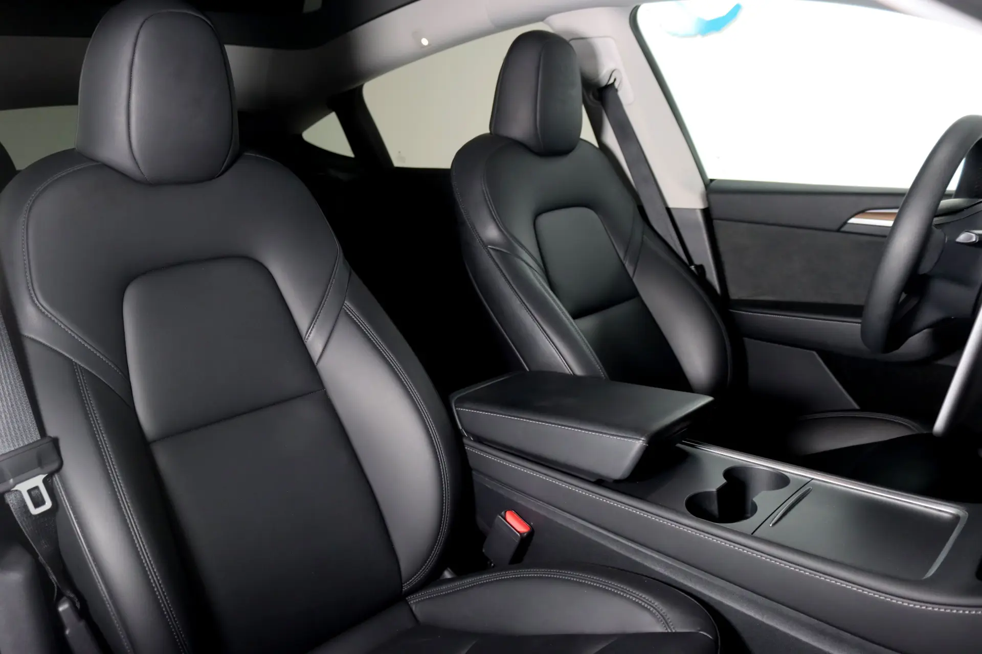 Tesla Model Y Long Range Dual Motor AWD 14