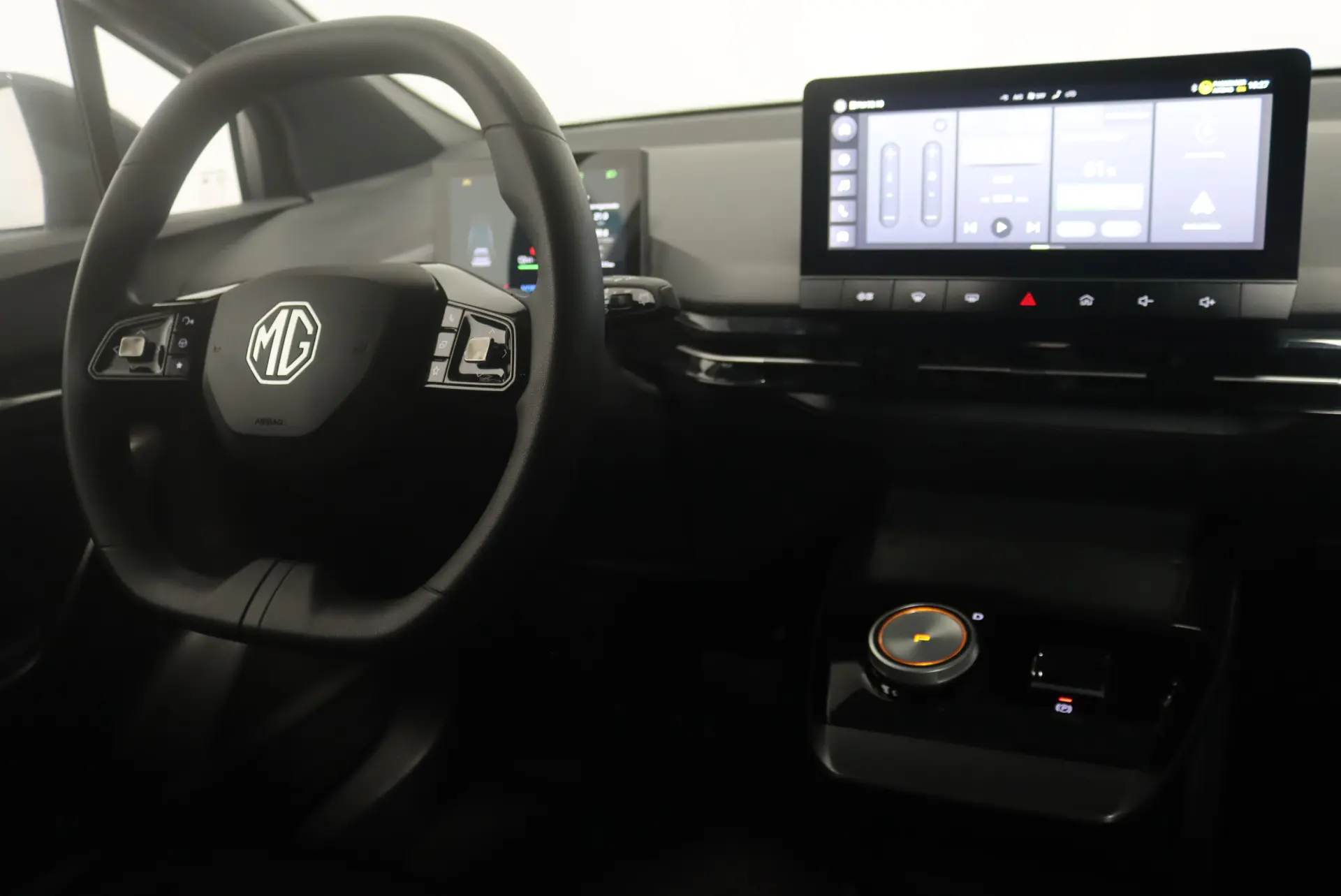 MG MG4 51 kWh Standard 23