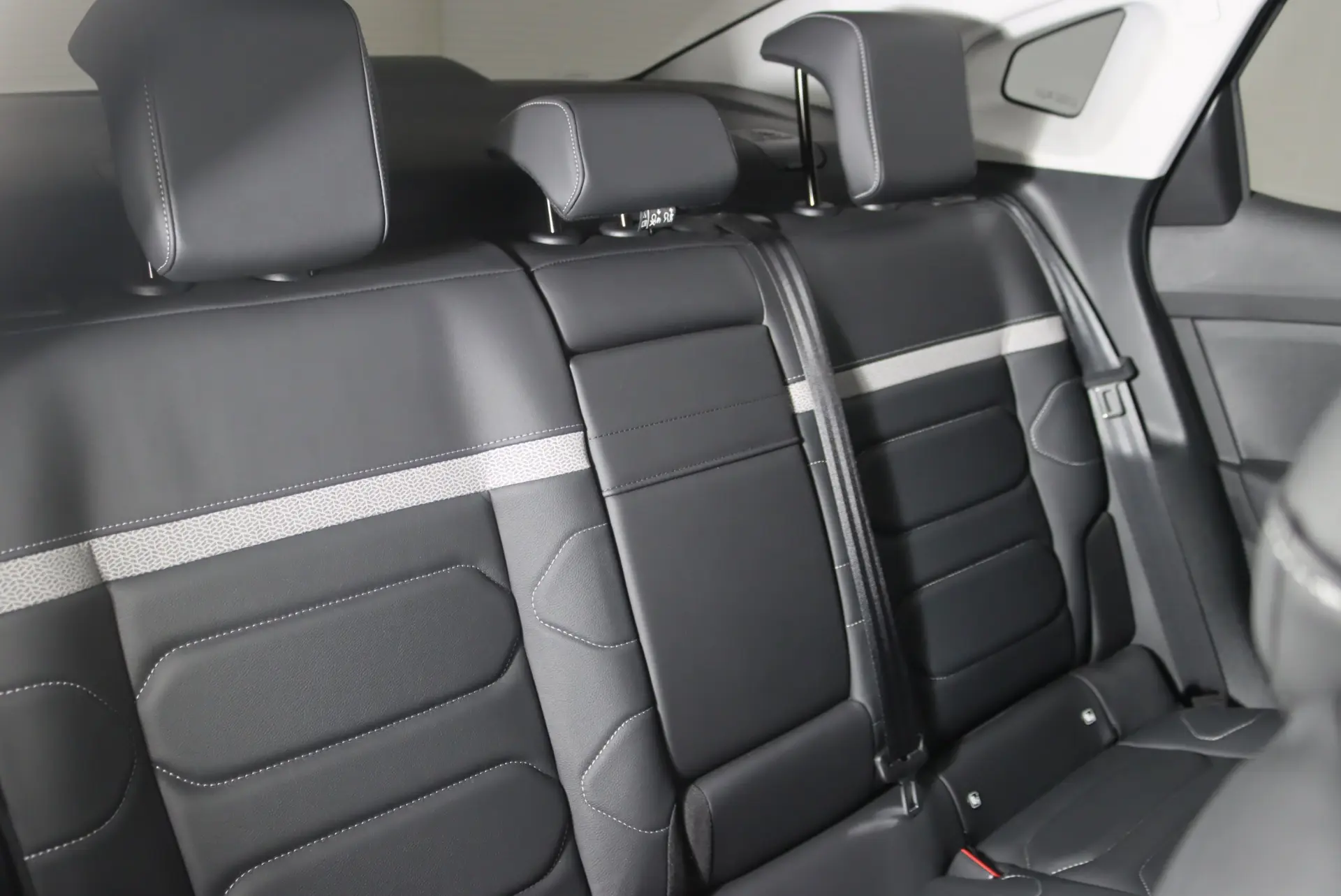 Citroen e-C4 X 50 kWh Shine 29