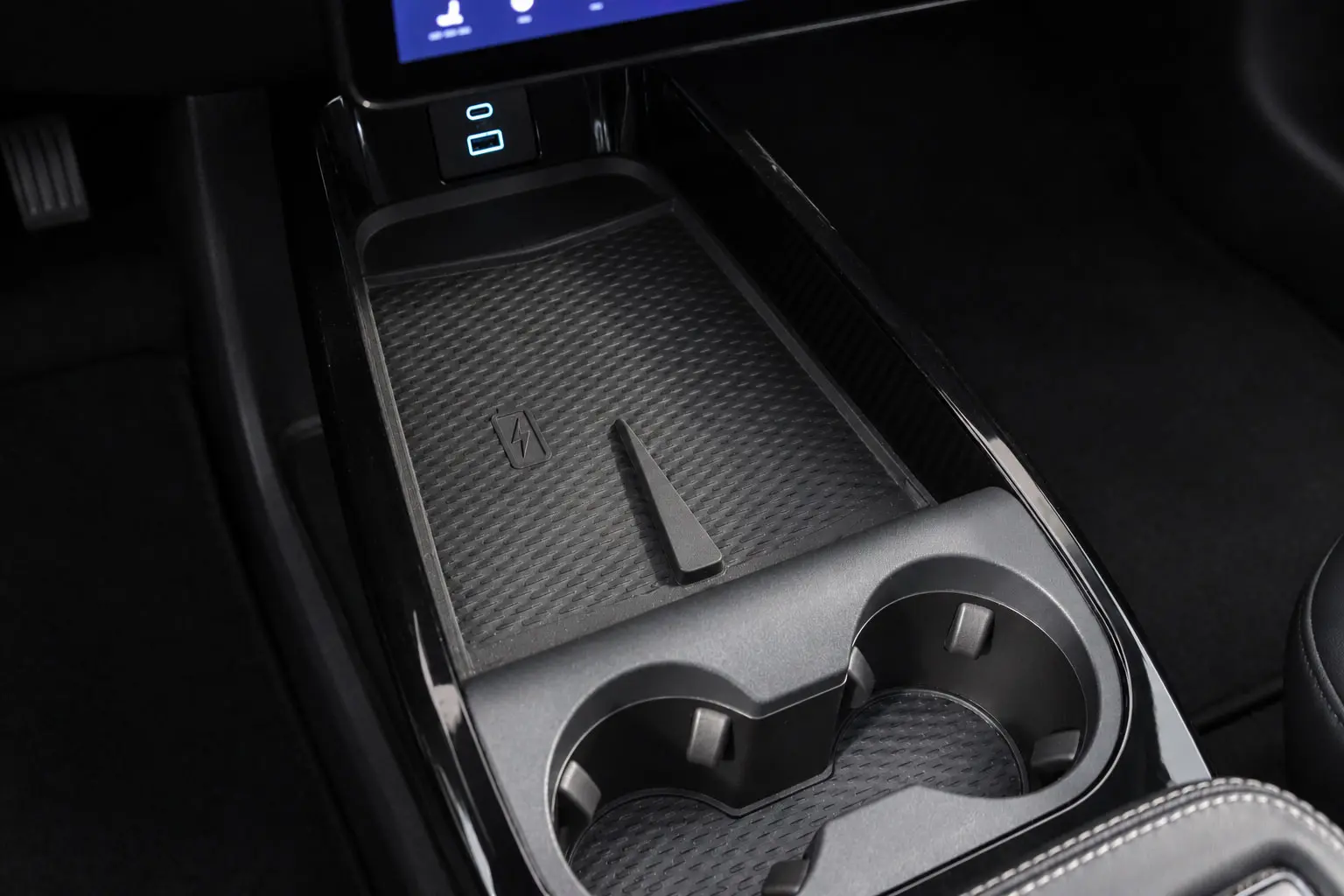Ford Mustang Mach-E 75.7 kWh Base 19