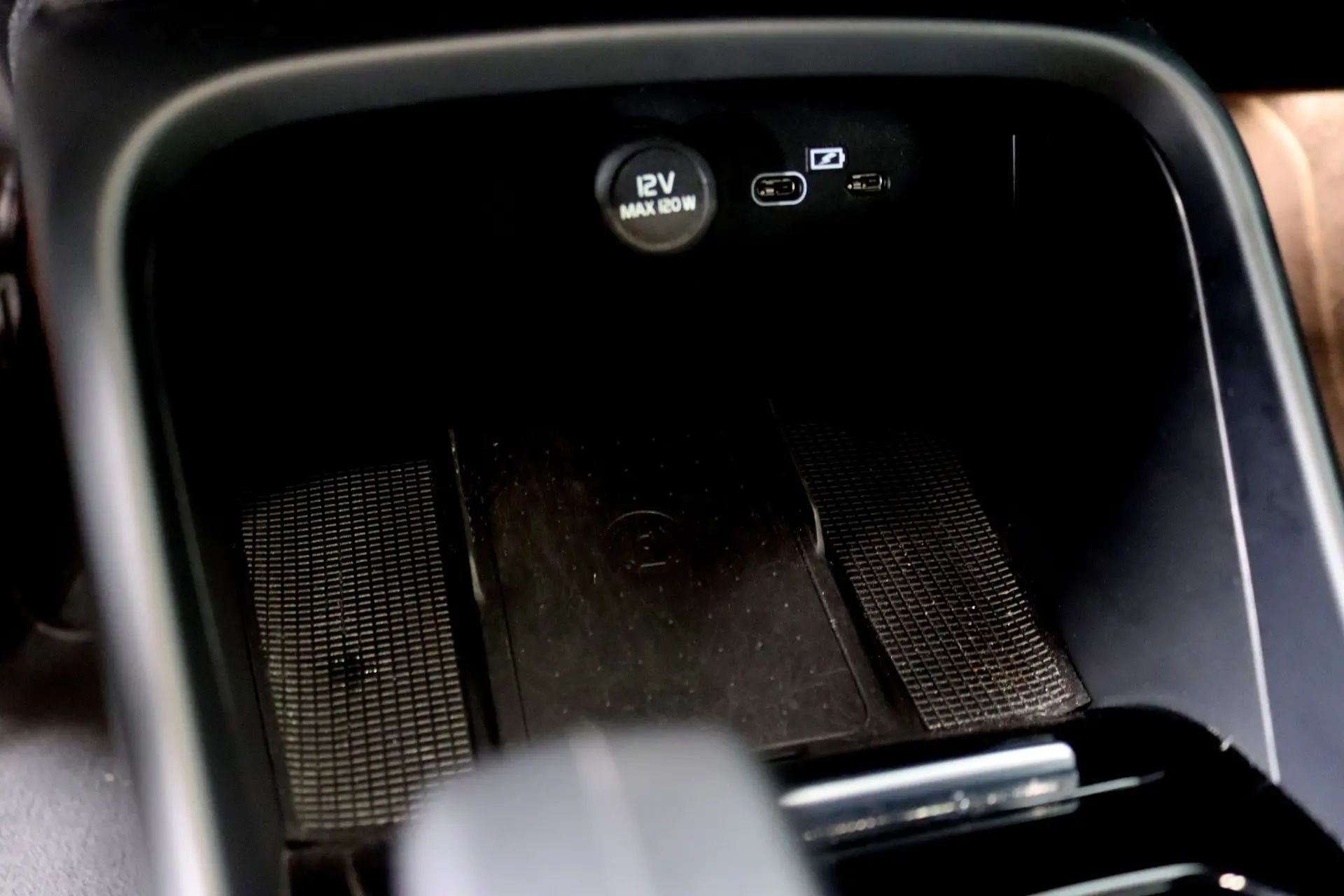 Volvo C40 Recharge Core 16
