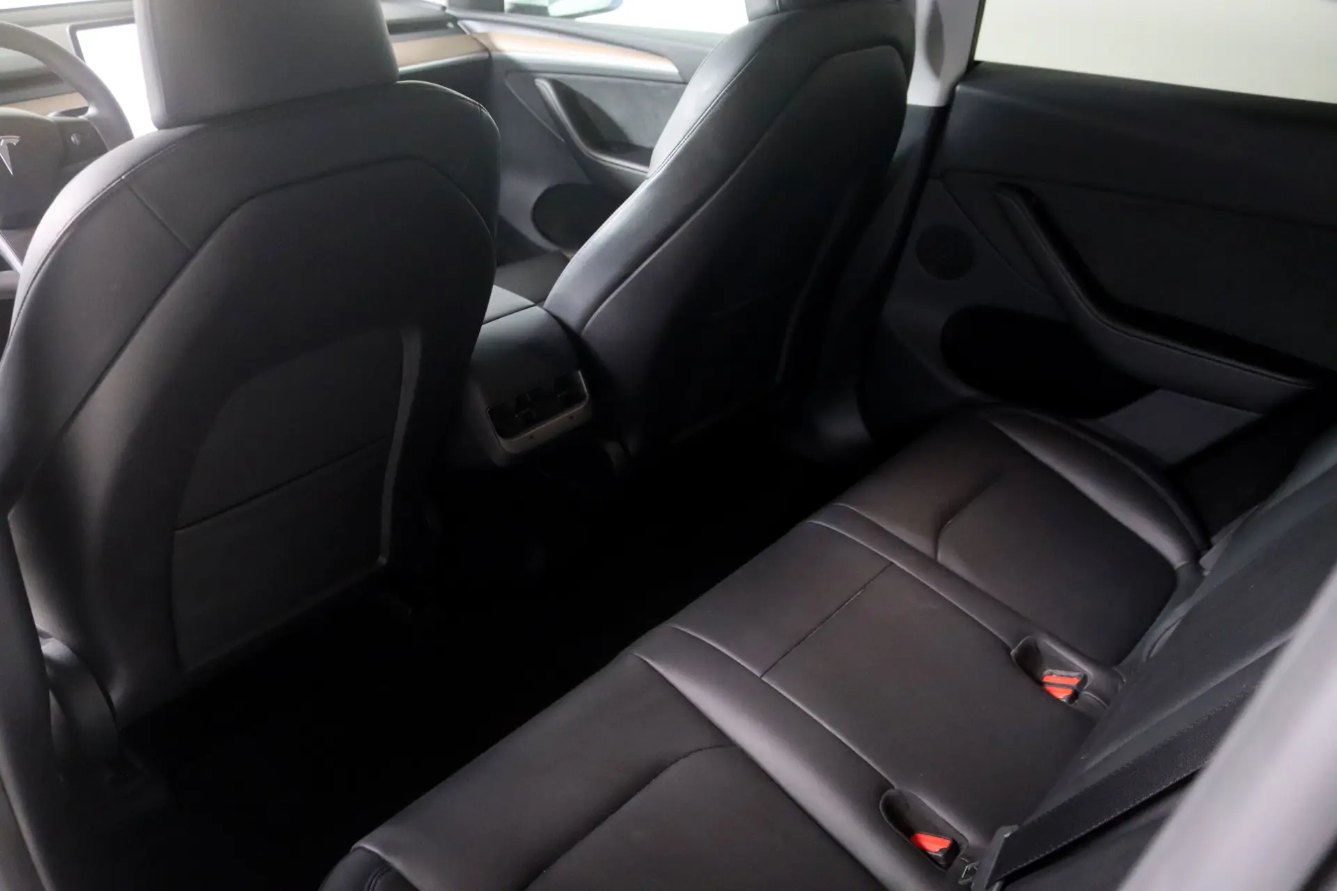Tesla Model Y Long Range Dual Motor AWD 13