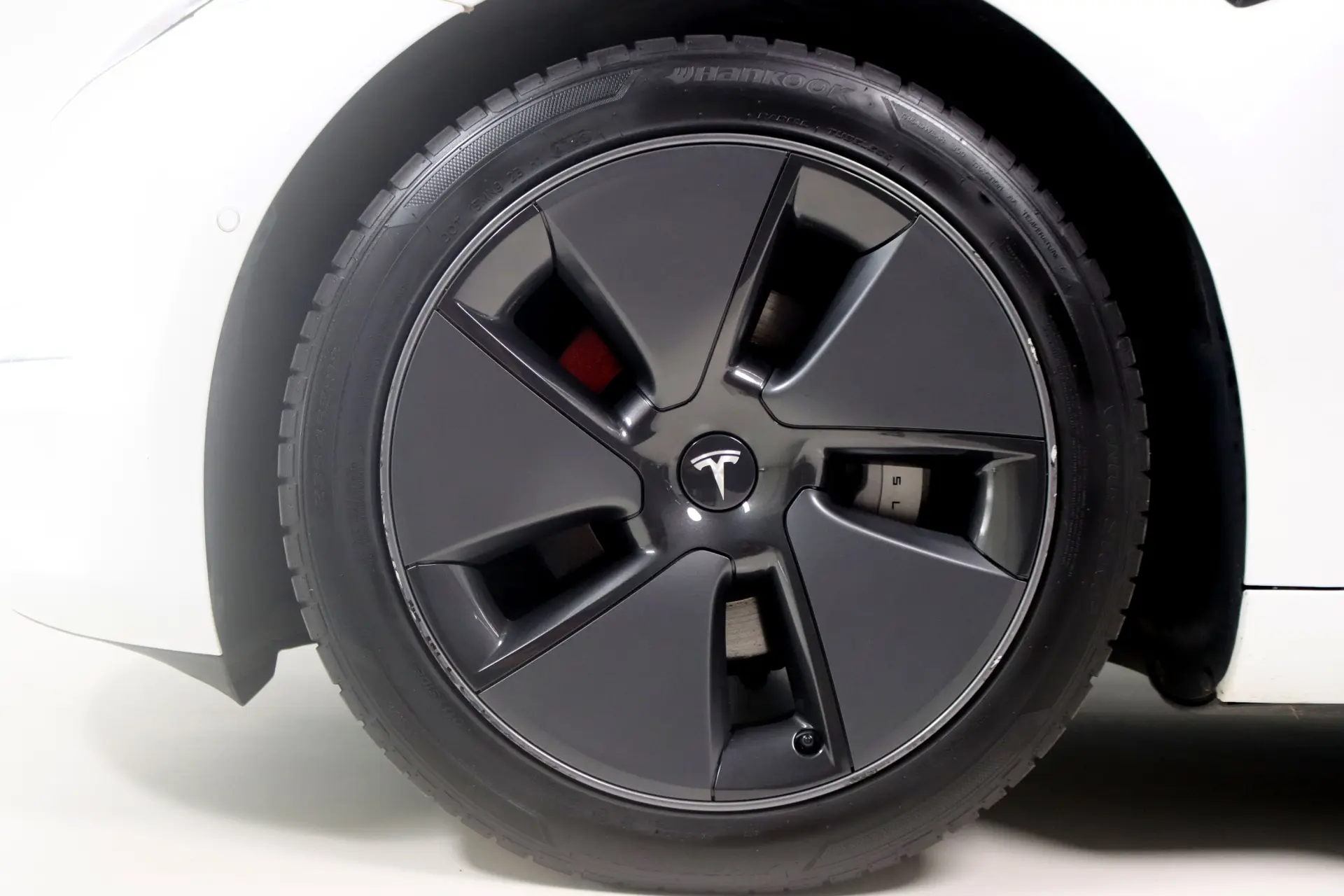Tesla Model 3 Long-Range Dual Motor AWD 8