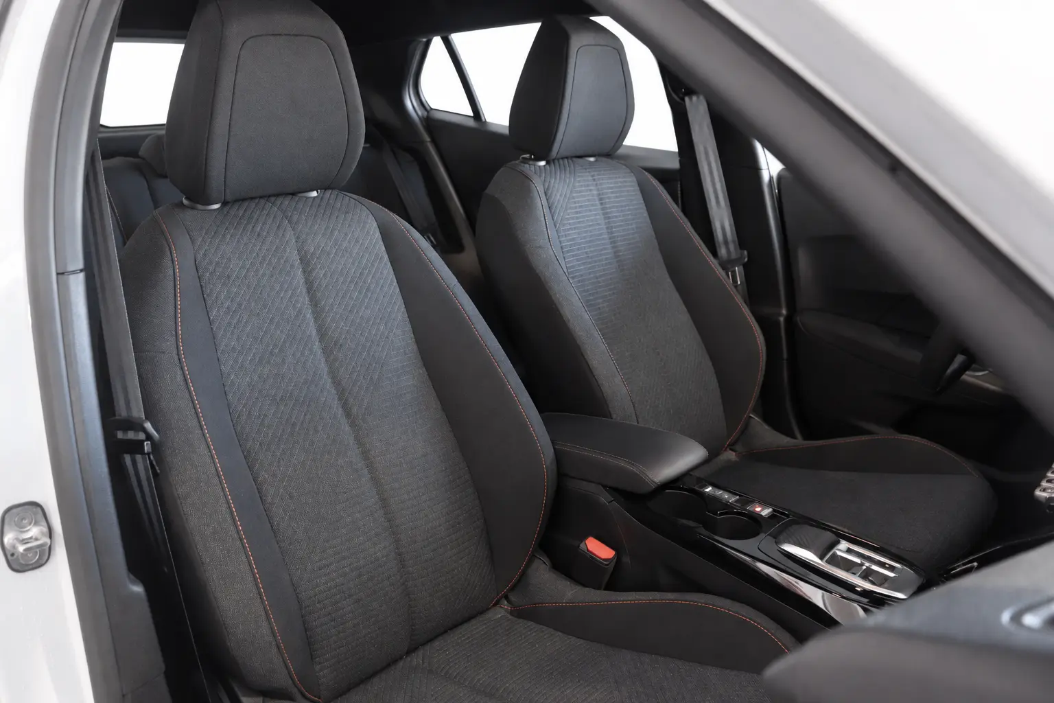 Peugeot e-2008 54 kWh Style 7