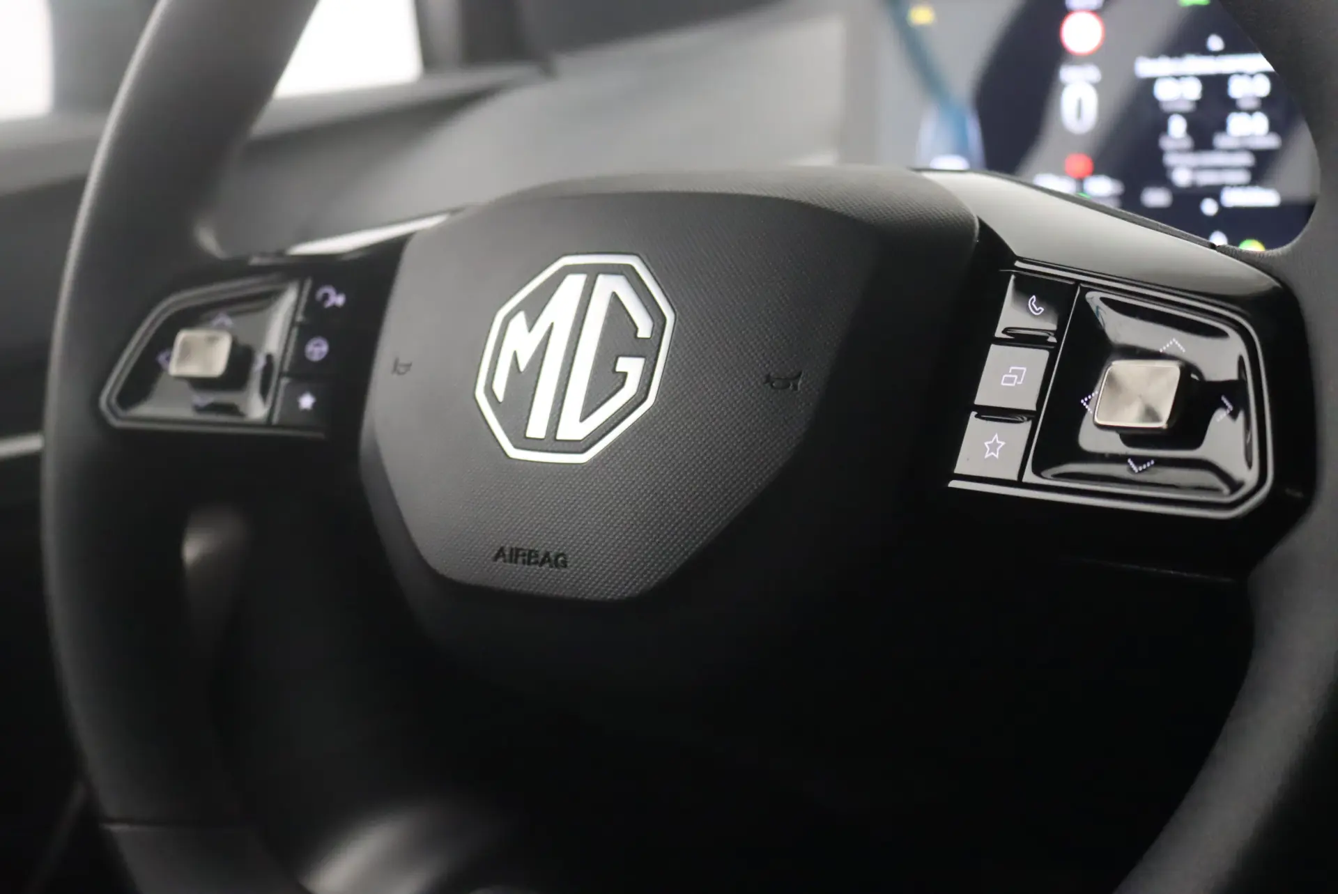 MG MG4 51 kWh Standard 24