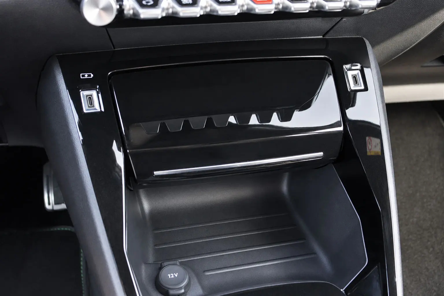 Peugeot e-2008 50 kWh GT 16