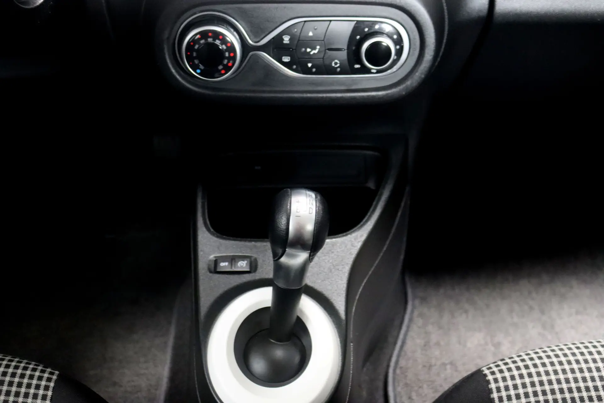 Renault Twingo E-Tech 27.5 kWh Techno Autonomia Urbana 19