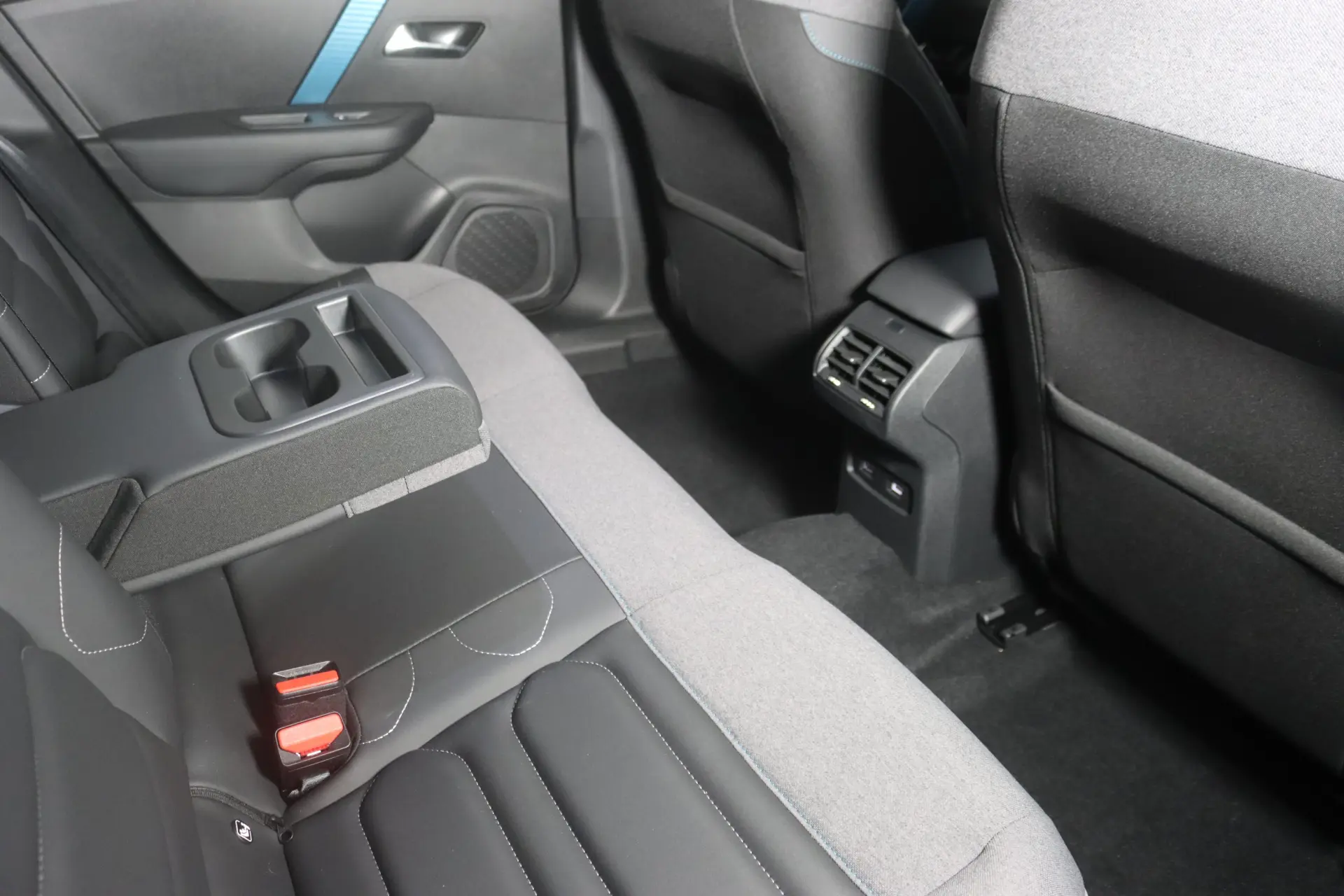 Citroen e-C4 X 50 kWh Shine 23