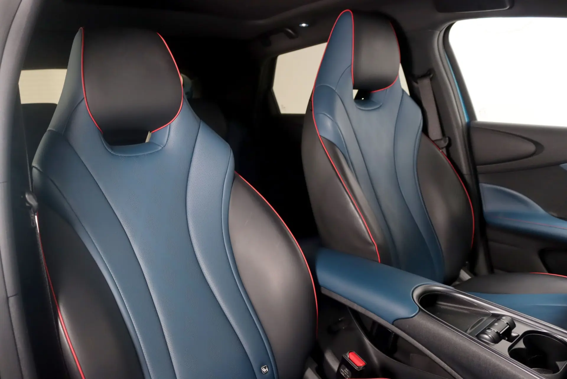 BYD Dolphin 60.4 kWh Design 28