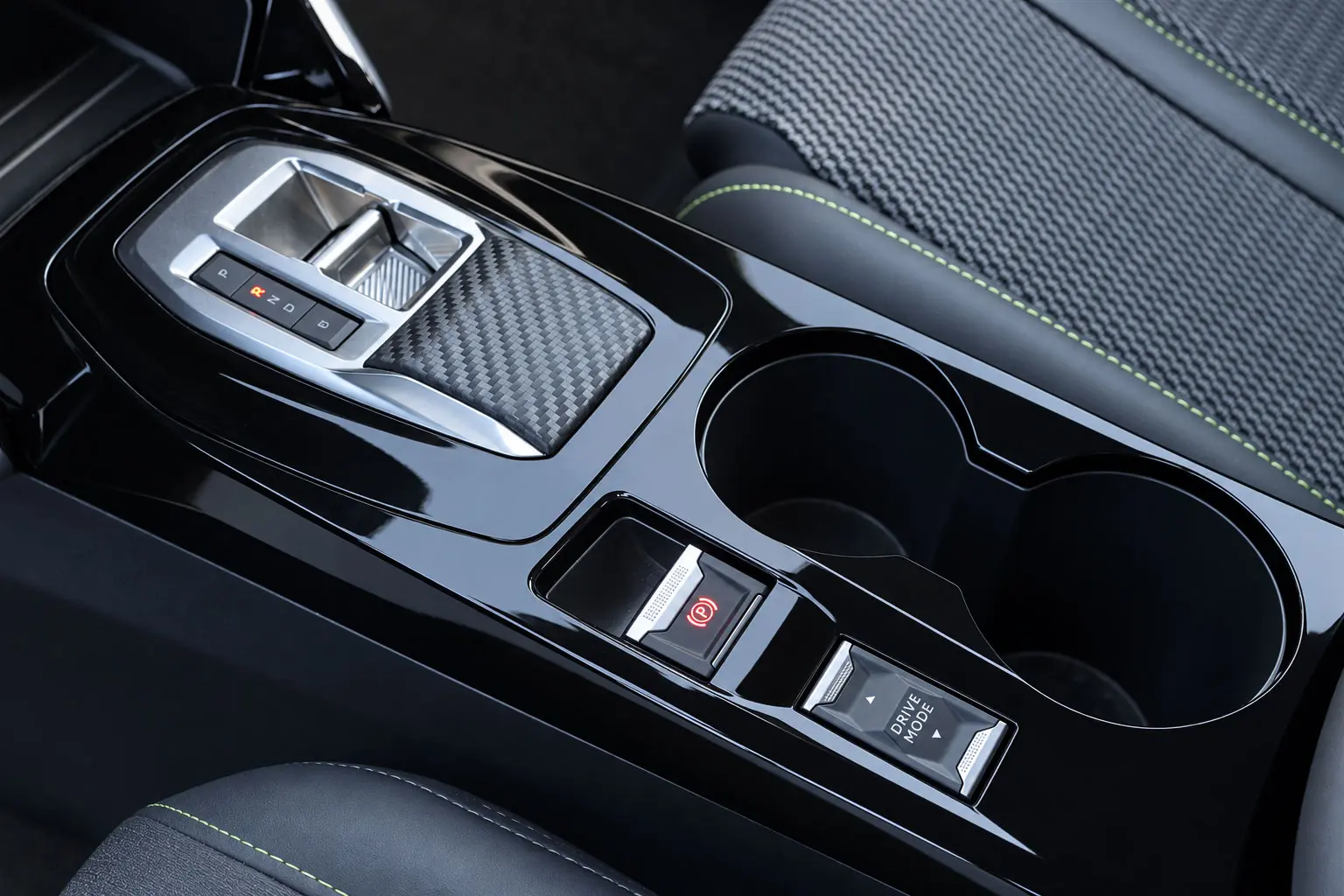 Peugeot e-2008 50 kWh GT 19