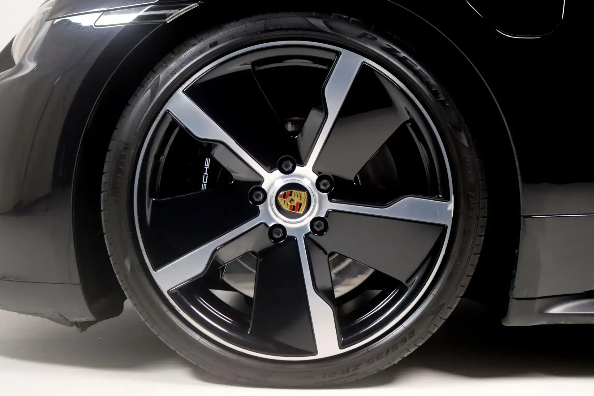 Porsche Taycan GTS 11