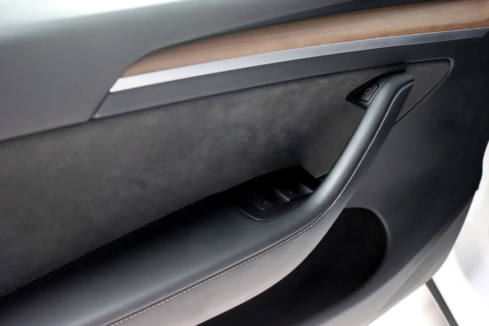 Tesla Model Y Long Range Dual Motor AWD 11