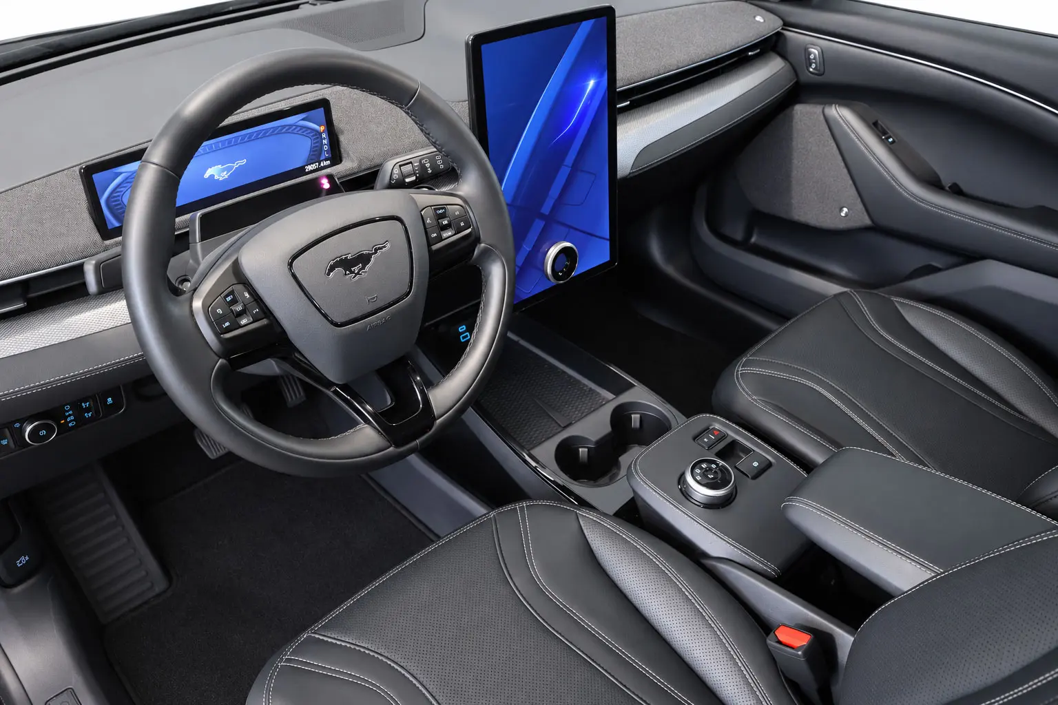 Ford Mustang Mach-E 75.7 kWh Base 8