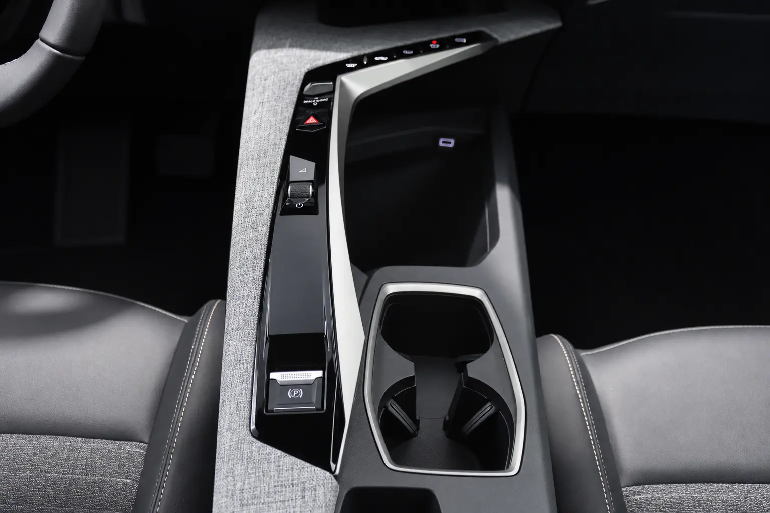 Peugeot E-3008 73 kWh Allure 7