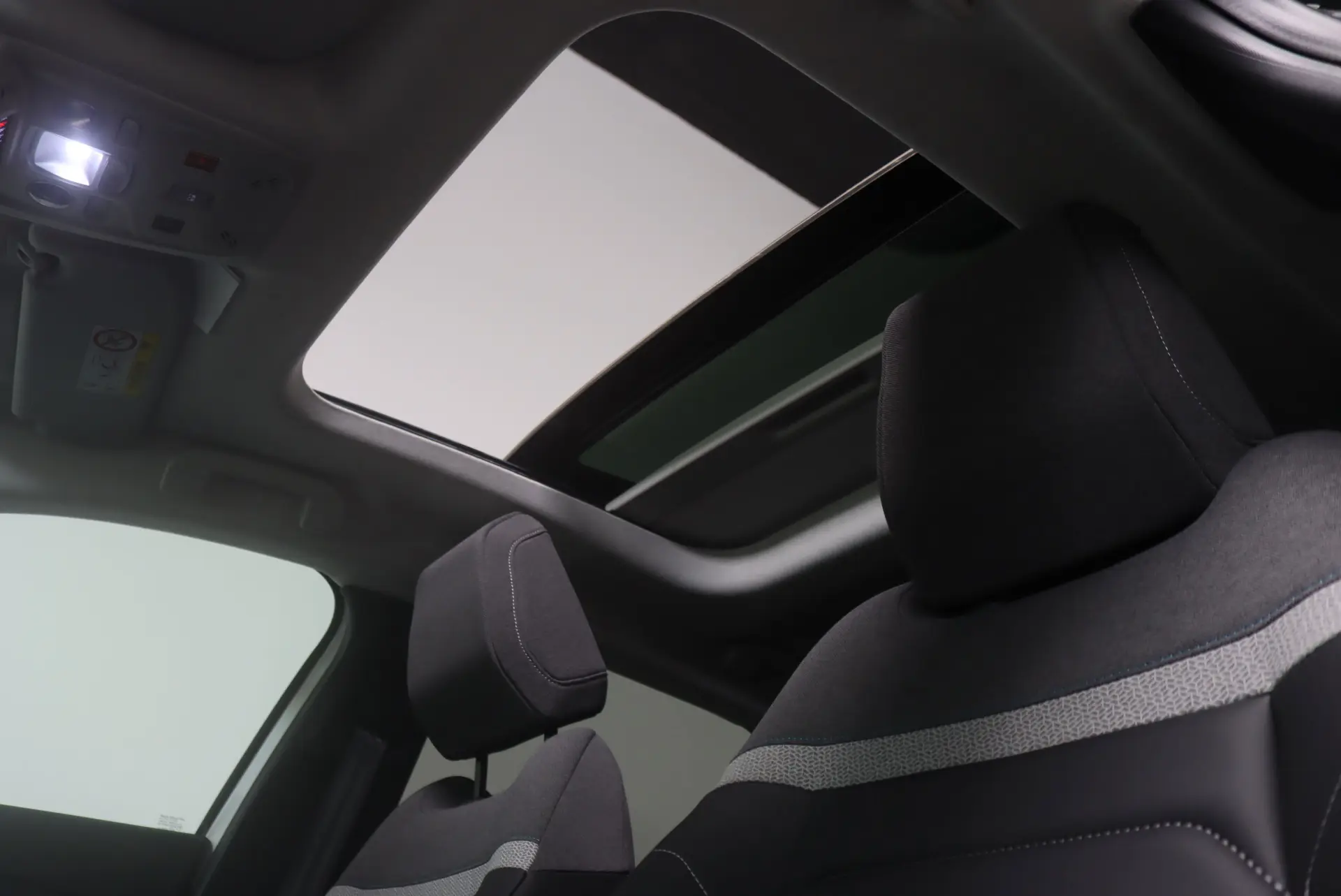 Citroen e-C4 X 50 kWh Shine 18