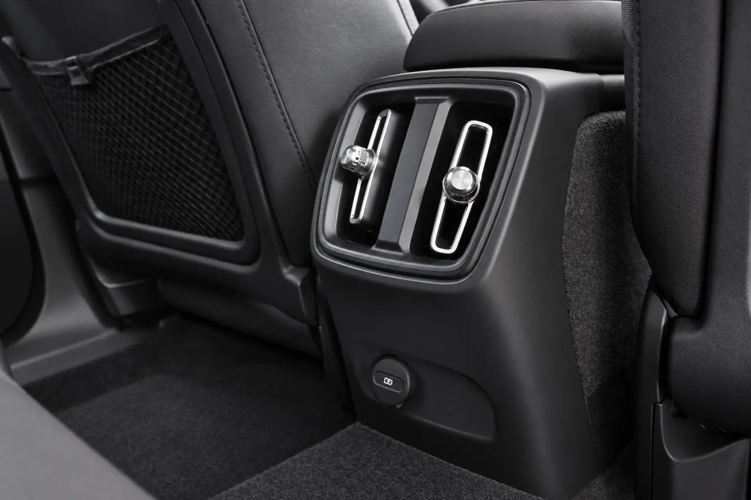 Volvo XC 40 Recharge Core 11
