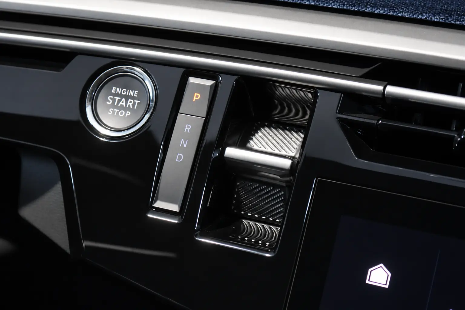 Peugeot E-5008 73 kWh GT 12