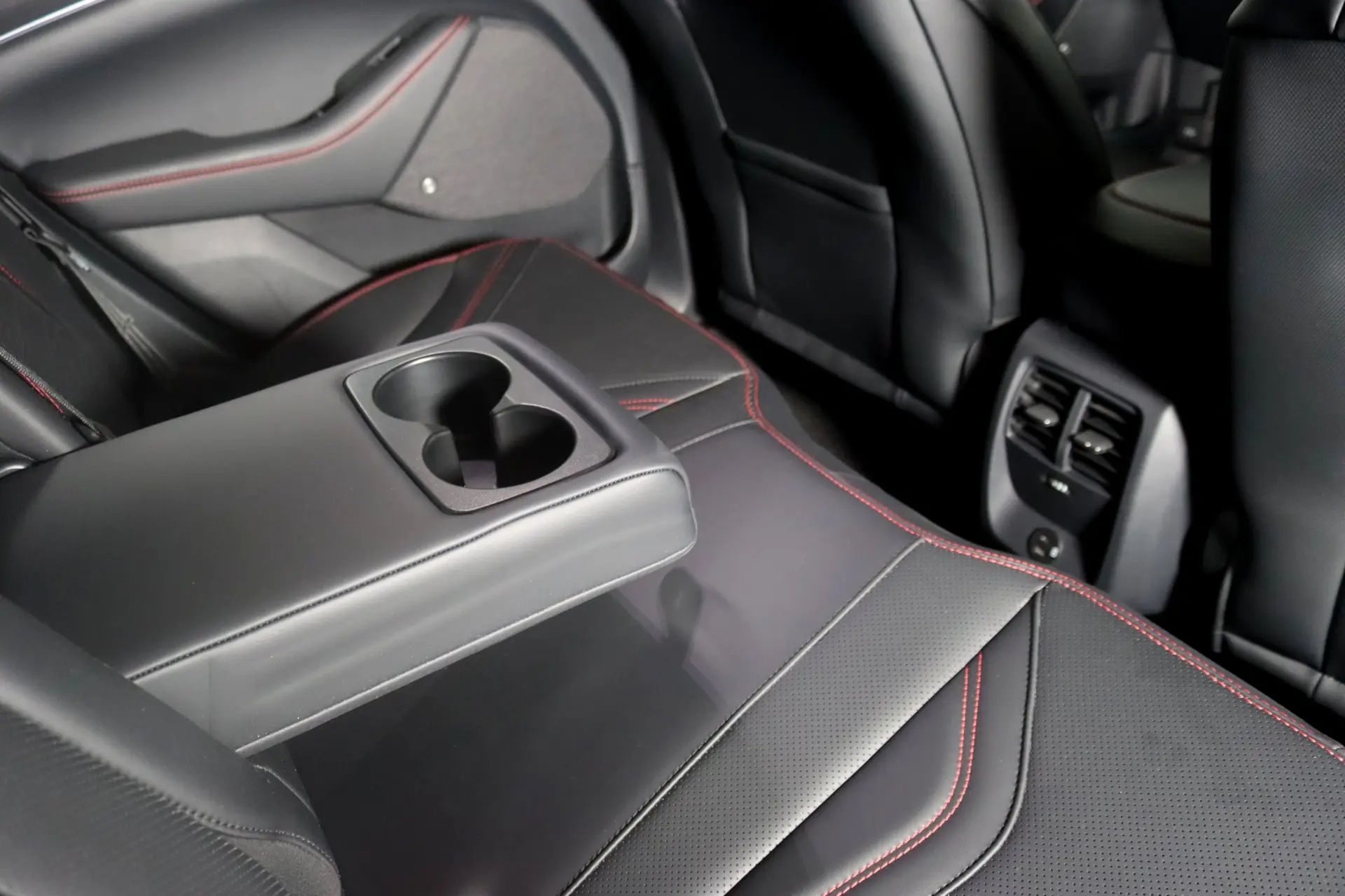 Ford Mustang Mach-E 98.7 kWh Premium AWD 29