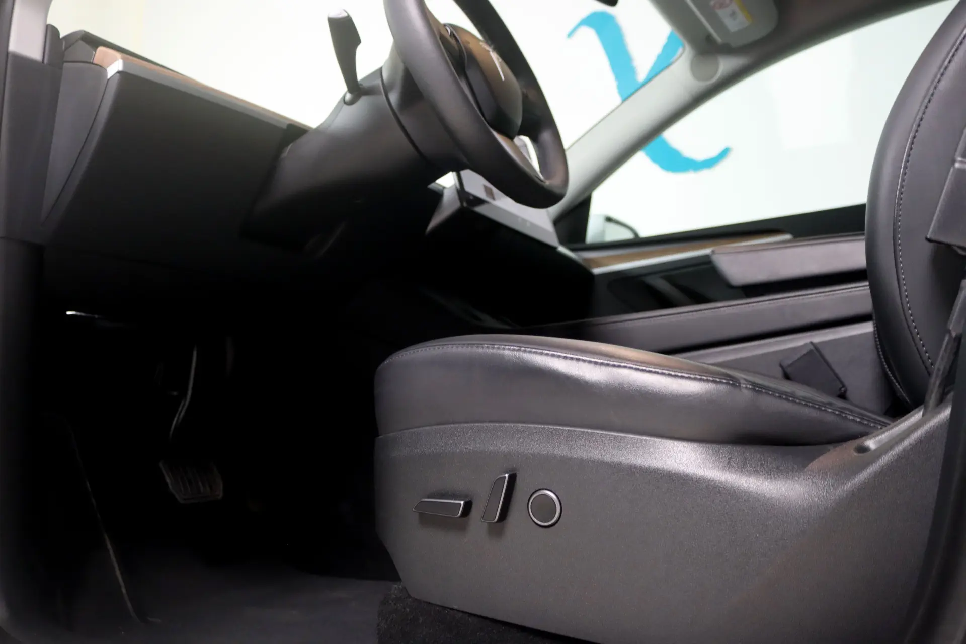 Tesla Model Y Long Range Dual Motor AWD 12