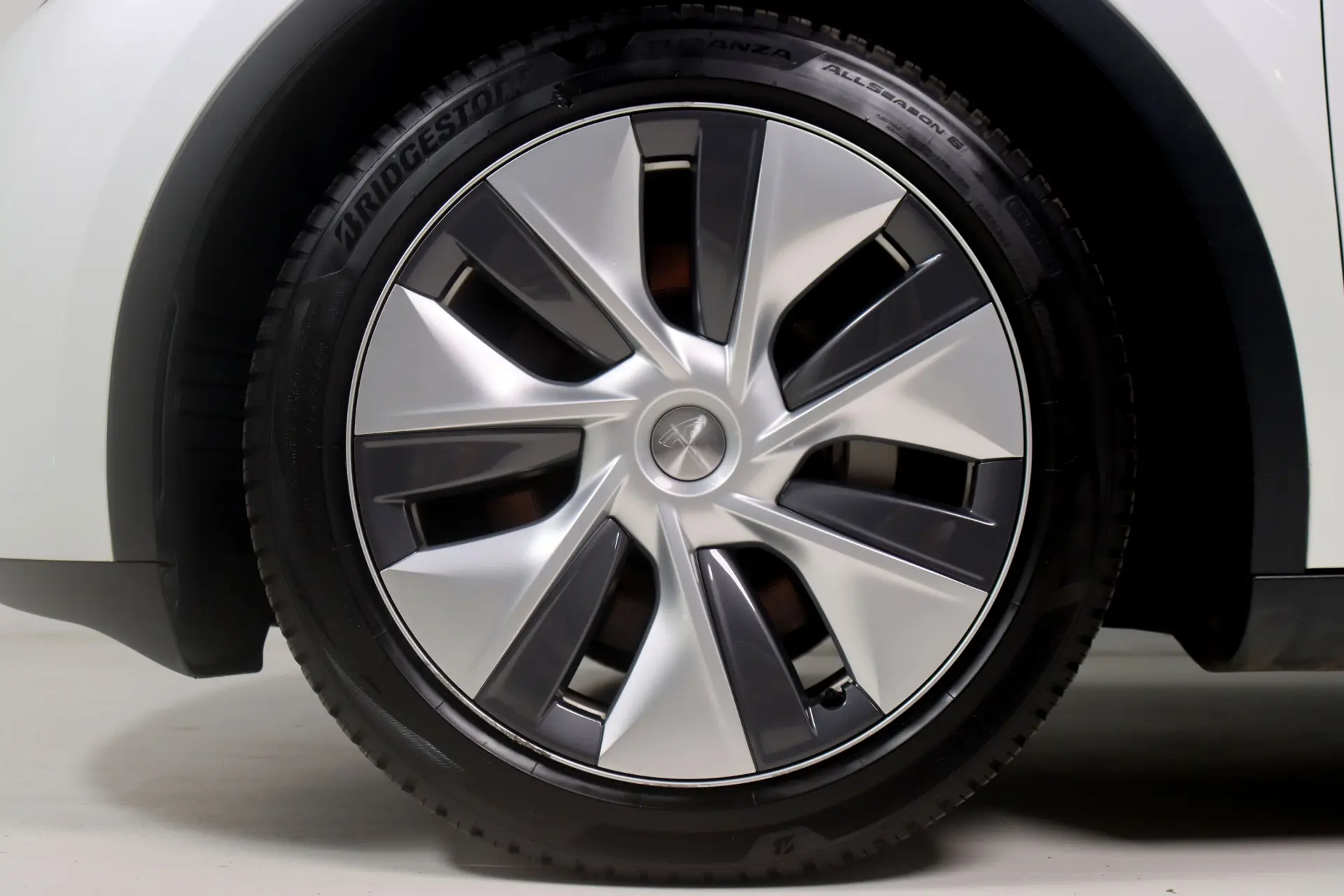 Tesla Model Y Long Range Dual Motor AWD 8