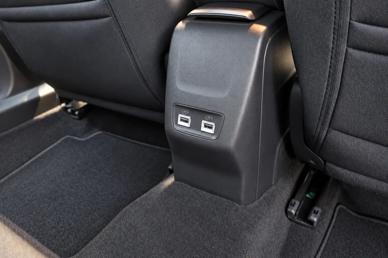 Peugeot e-2008 54 kWh Style 9