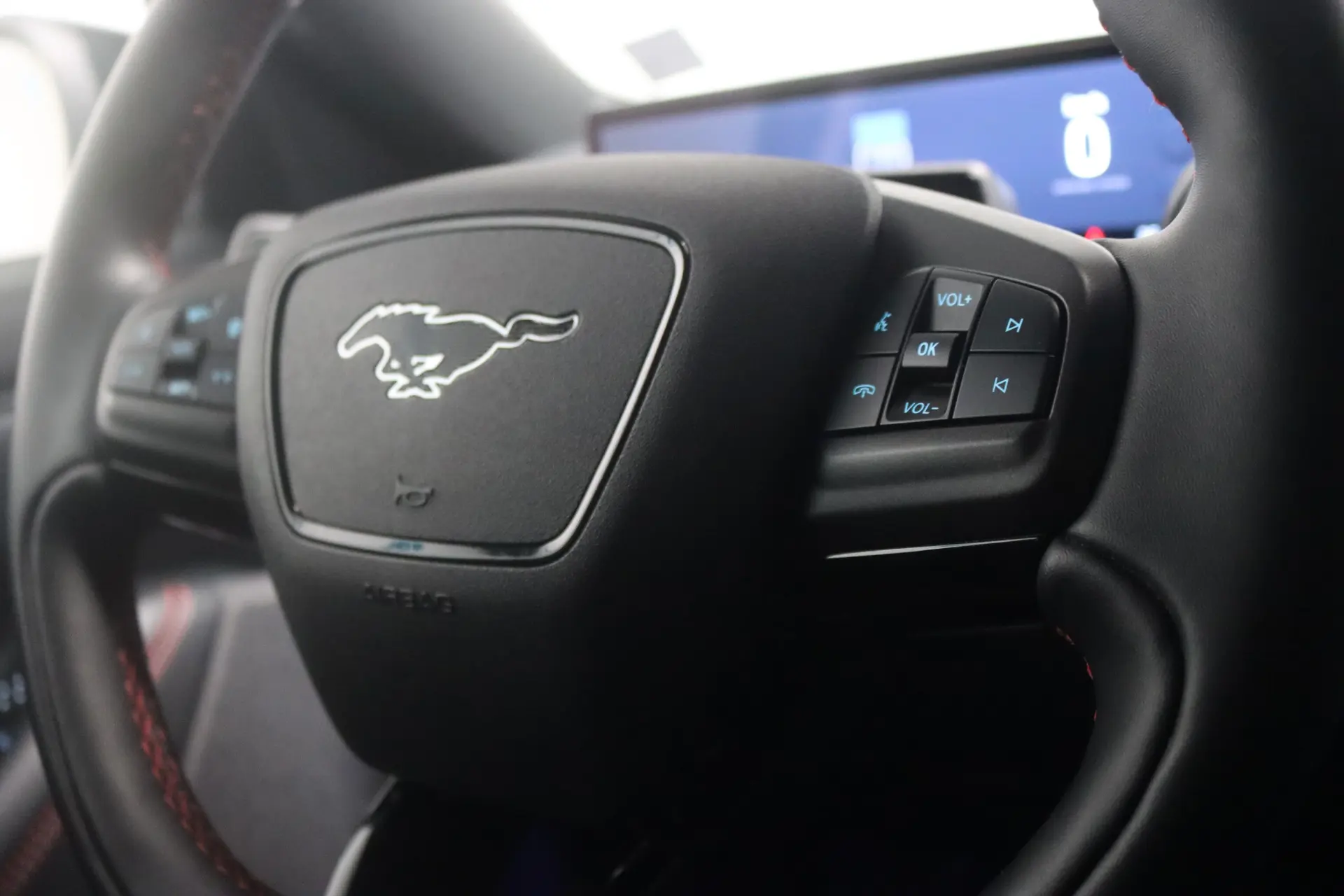 Ford Mustang Mach-E 98.7 kWh Premium AWD 33