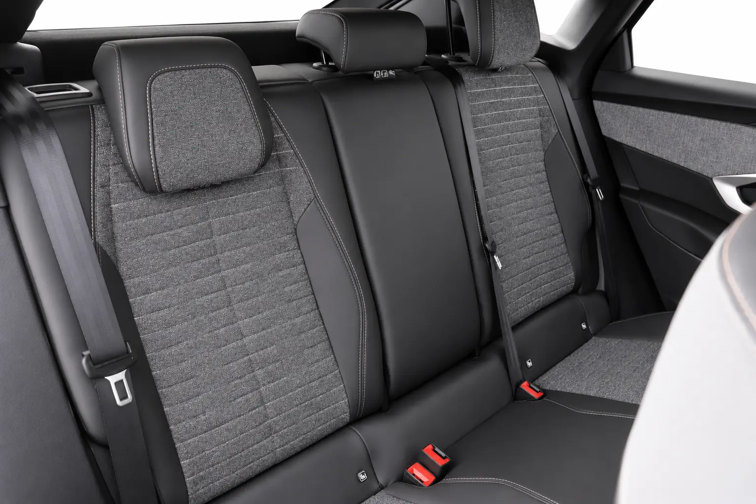 Peugeot E-3008 73 kWh Allure 17
