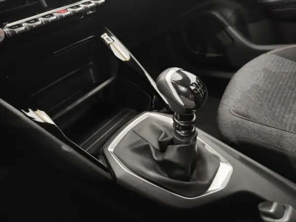 Peugeot 2008 1.2 PureTech Style 14