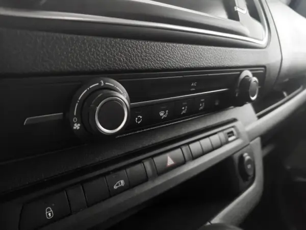 Opel Vivaro 1.5 CDTi L3H1 Essentia Inc 15