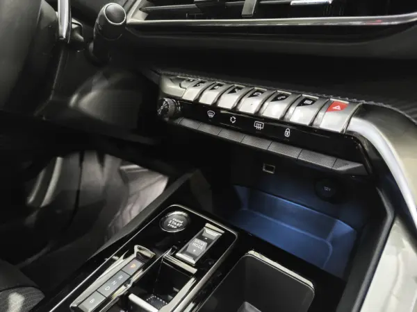 Peugeot 3008 1.6 Hybrid Allure e-EAT8 23