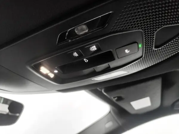 Porsche Cayenne Electric 32