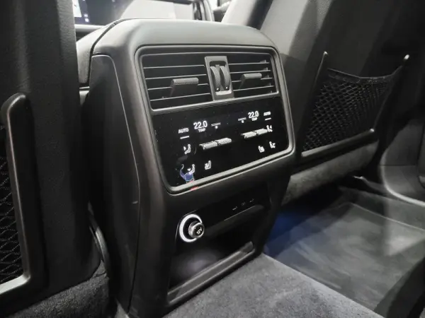 Porsche Cayenne Coupé E-Hybrid 11