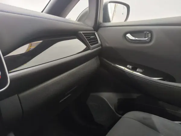 Nissan Leaf N-Connecta 21