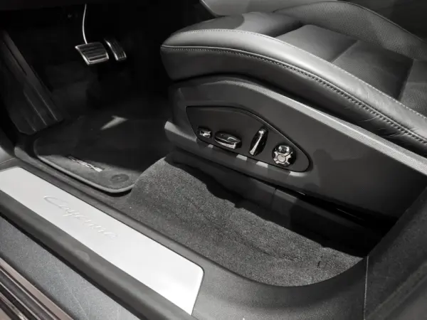 Porsche Cayenne Electric 11